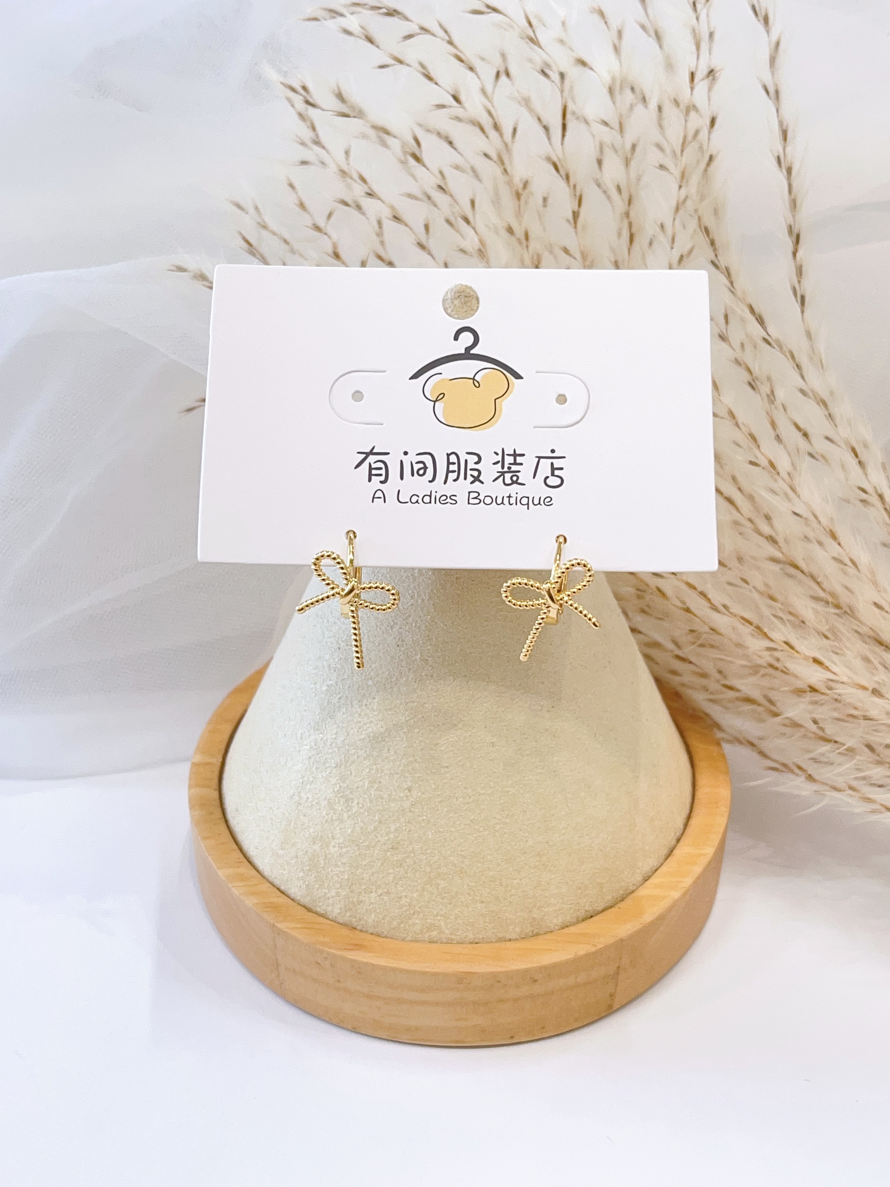 简约镂空蝴蝶结耳环