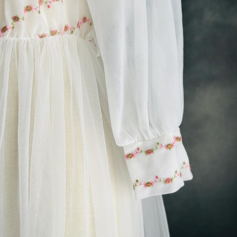 Vintage C.a. 1960s Embroidery White Chiffon Sleeping Gown (MT2522)