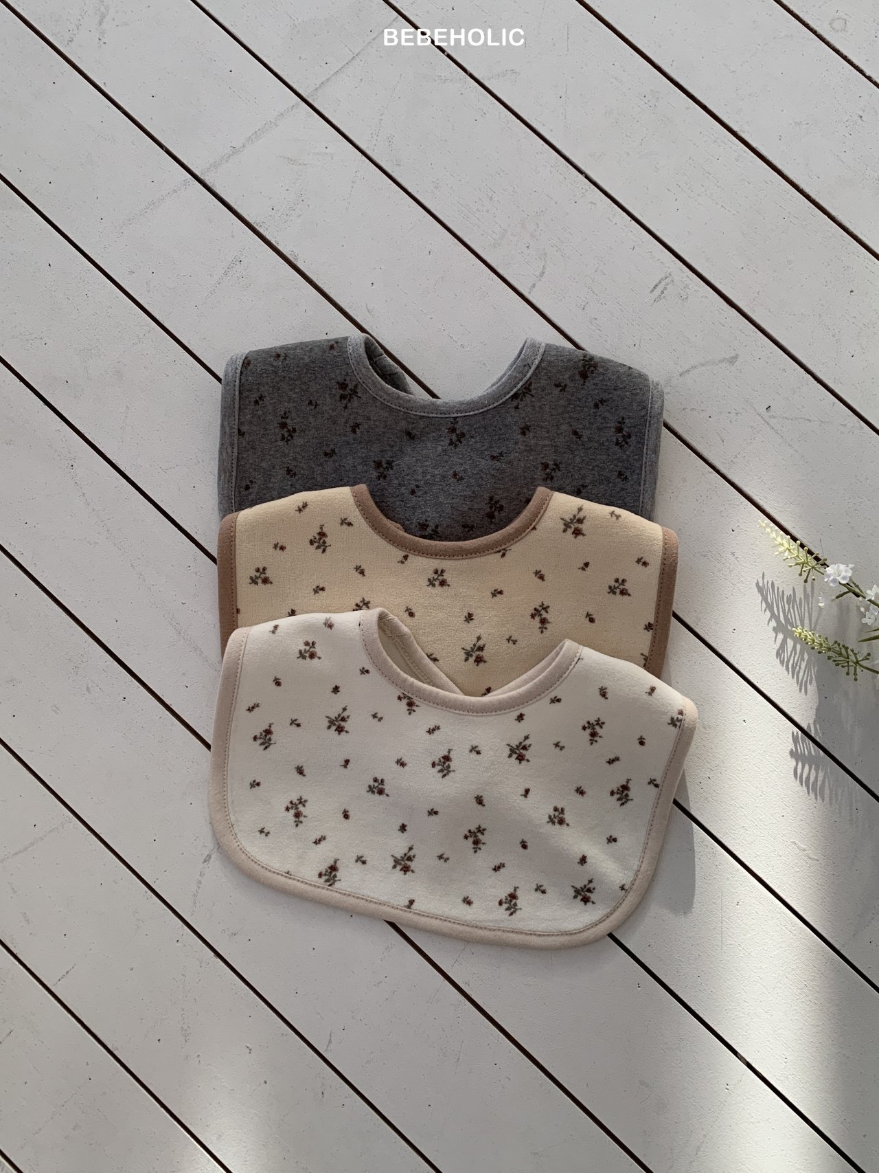 🌸預訂 韓國直送🌸🇰🇷BEBEHOLIC三色標籤碎花圍兜