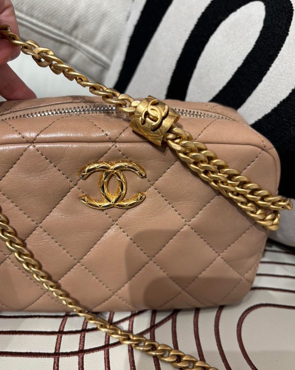 Chanel camera bag  100%Authentic, 90%New ✅晶片 ✅Dust bag