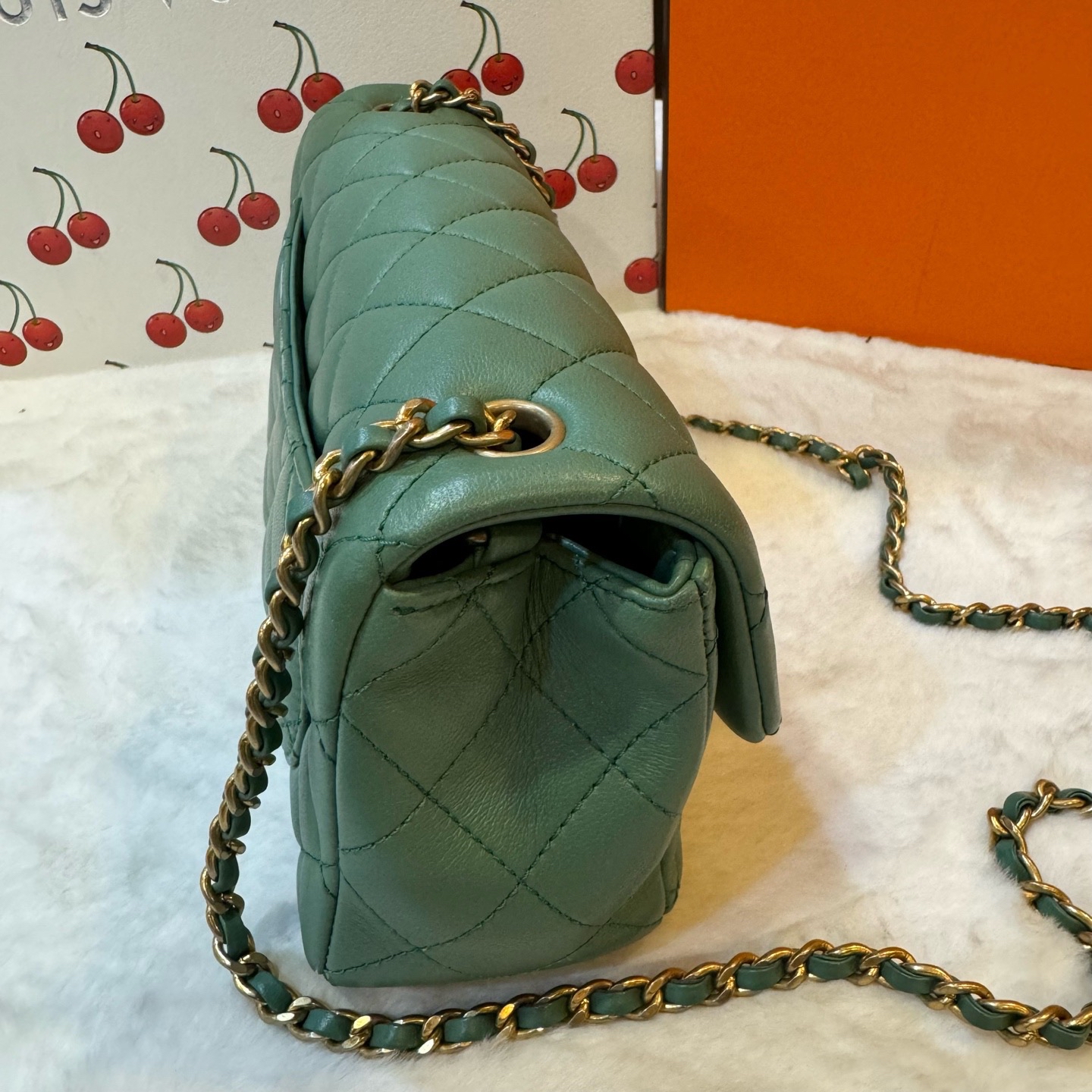 Pre-Owned CHANEL Flag Bag / Product Code: 26042421