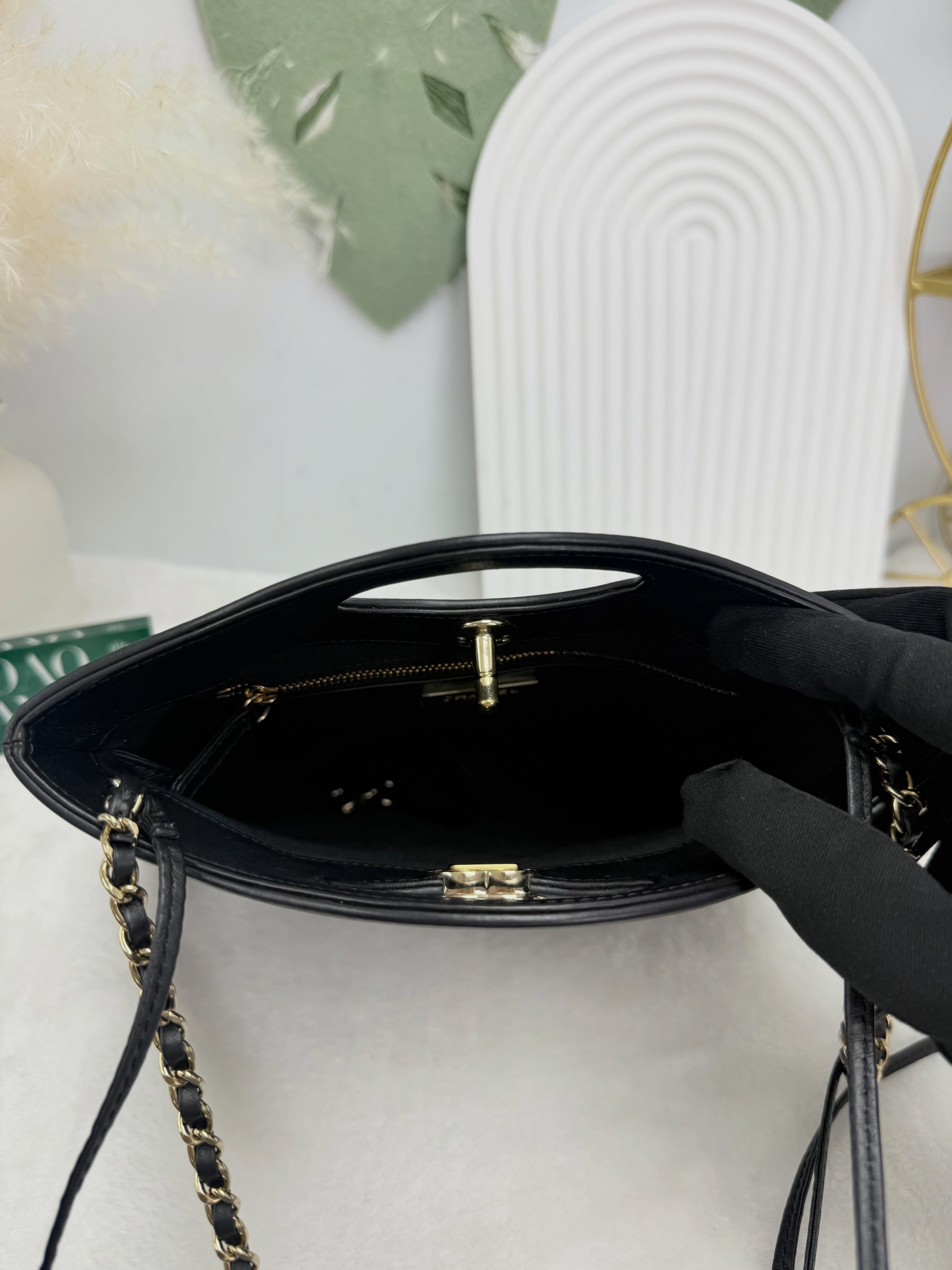 Chanel👜 PRE OWNED 🛍️黑金Mini 31bag晶片款 有單 🖤