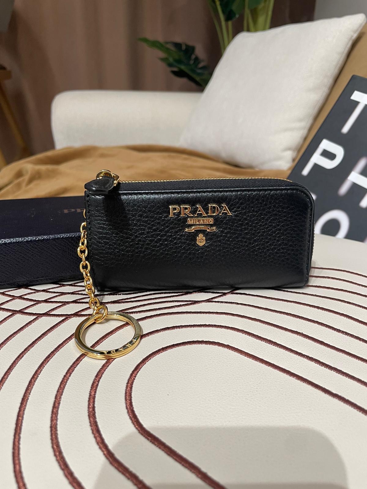未使用品 PRADA Key Holder Pouch Wallet 黑金牛皮 100%Authentic,unused ✅BOX