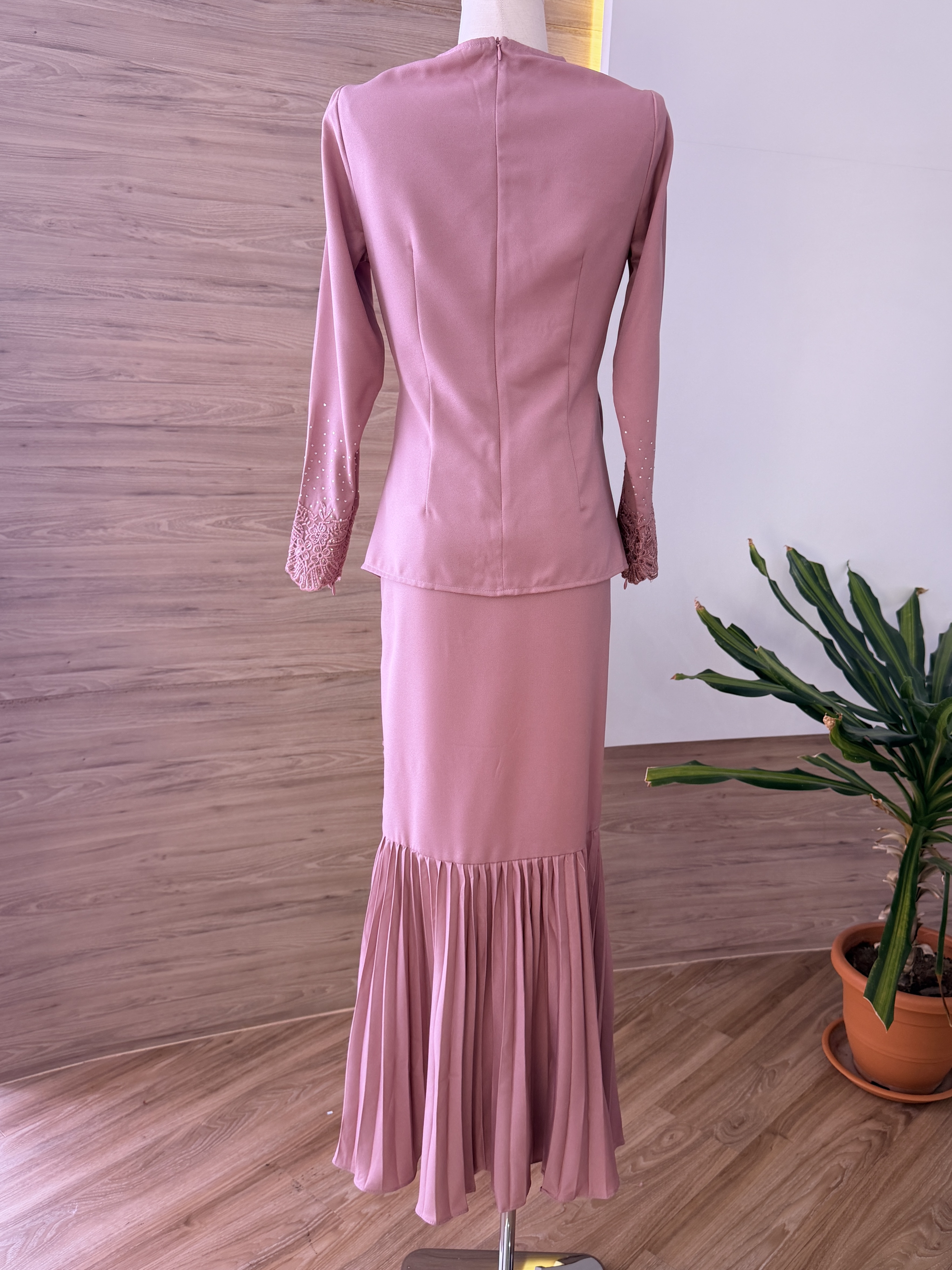 Amara Twist Kurung Set Wear