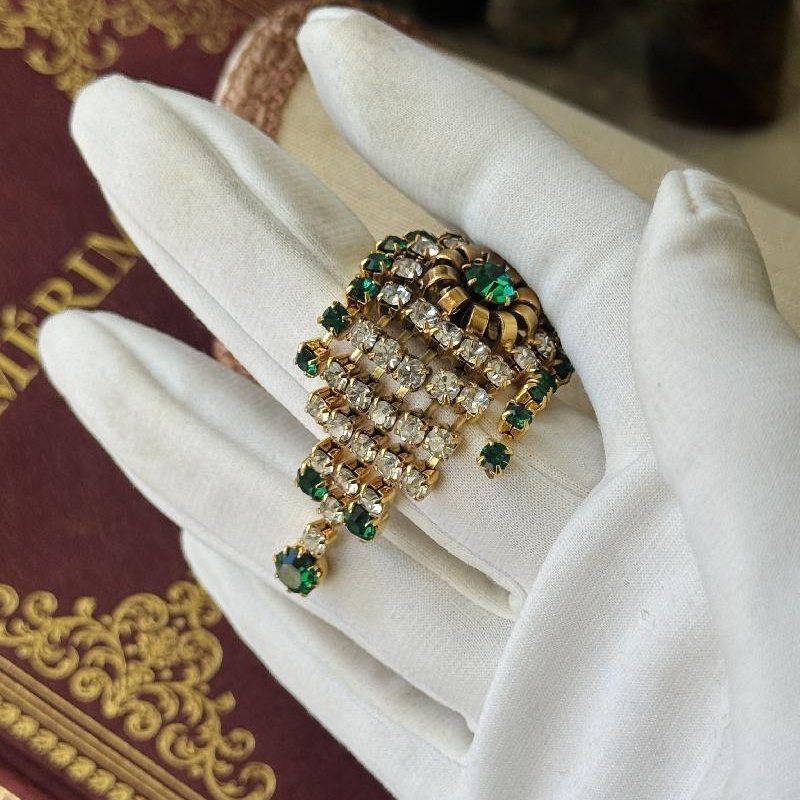 Vintage c.a. 1960s Czechoslovakian Emerald and Clear Rhinestone Tassel Brooch (NZ103)