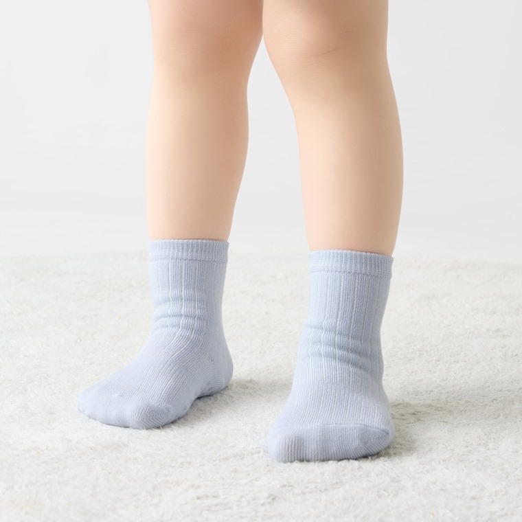 💚預訂 台灣直送💚兩色純色防滑中筒襪三對裝