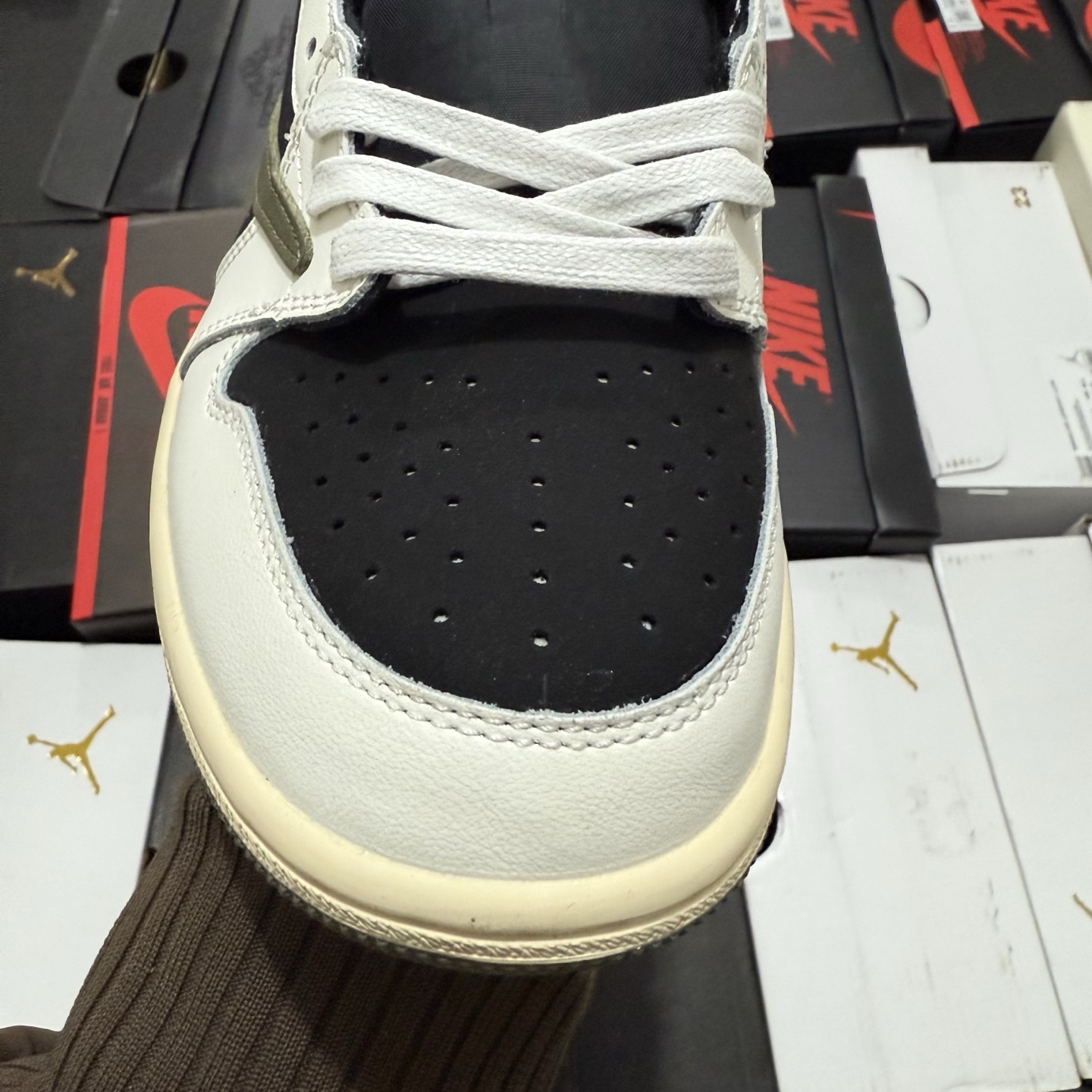 Travis Scott x Air Jordan 1 Low OG "Olive" DZ4137-106