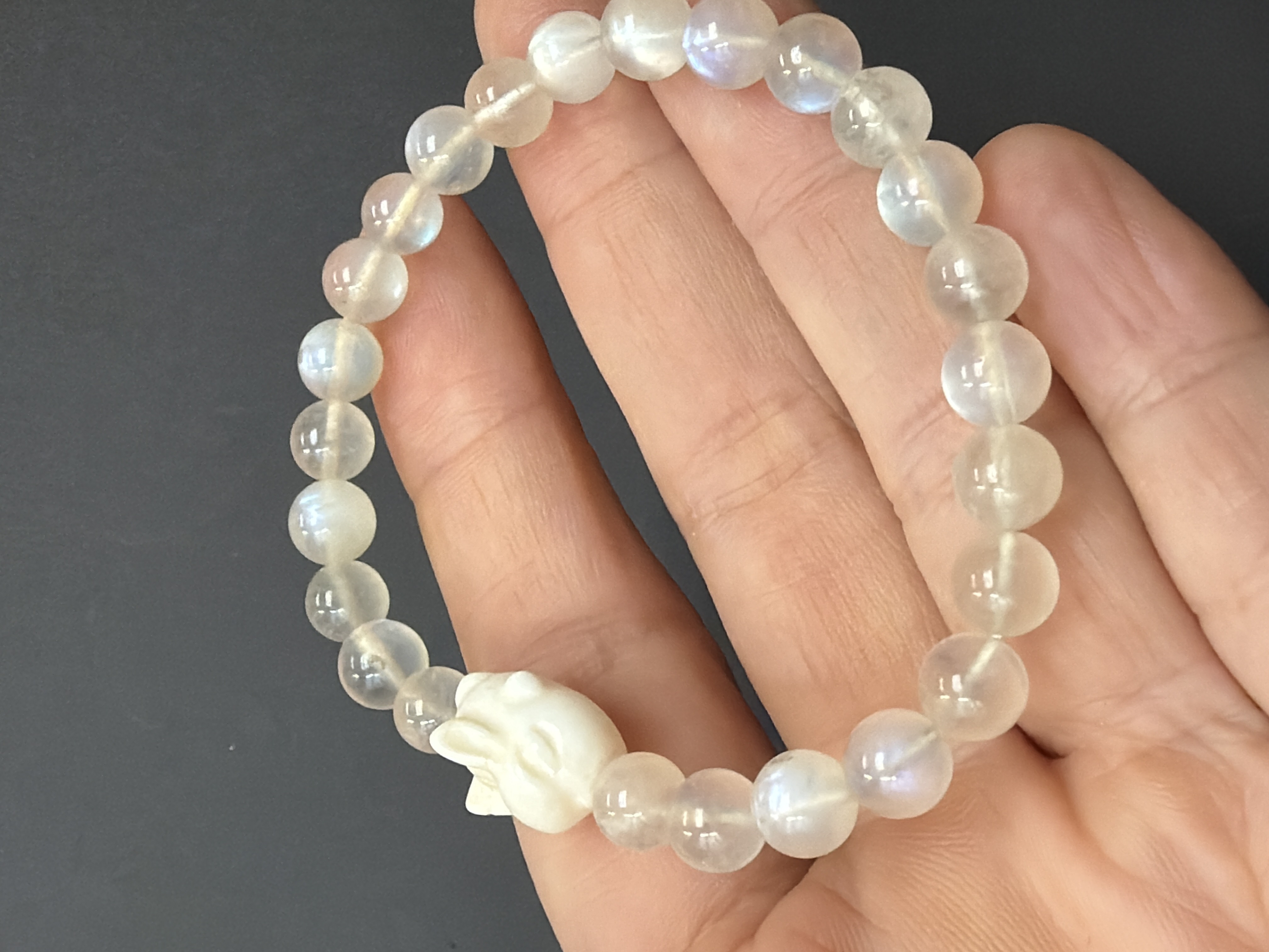 5mm 月亮石手串 配：兔仔