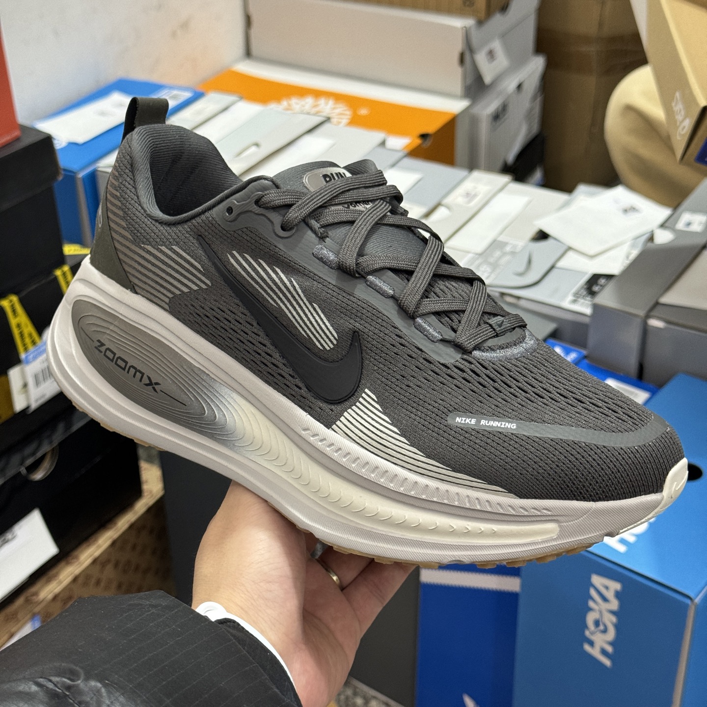 Nike Vomero 18 HM6803-215