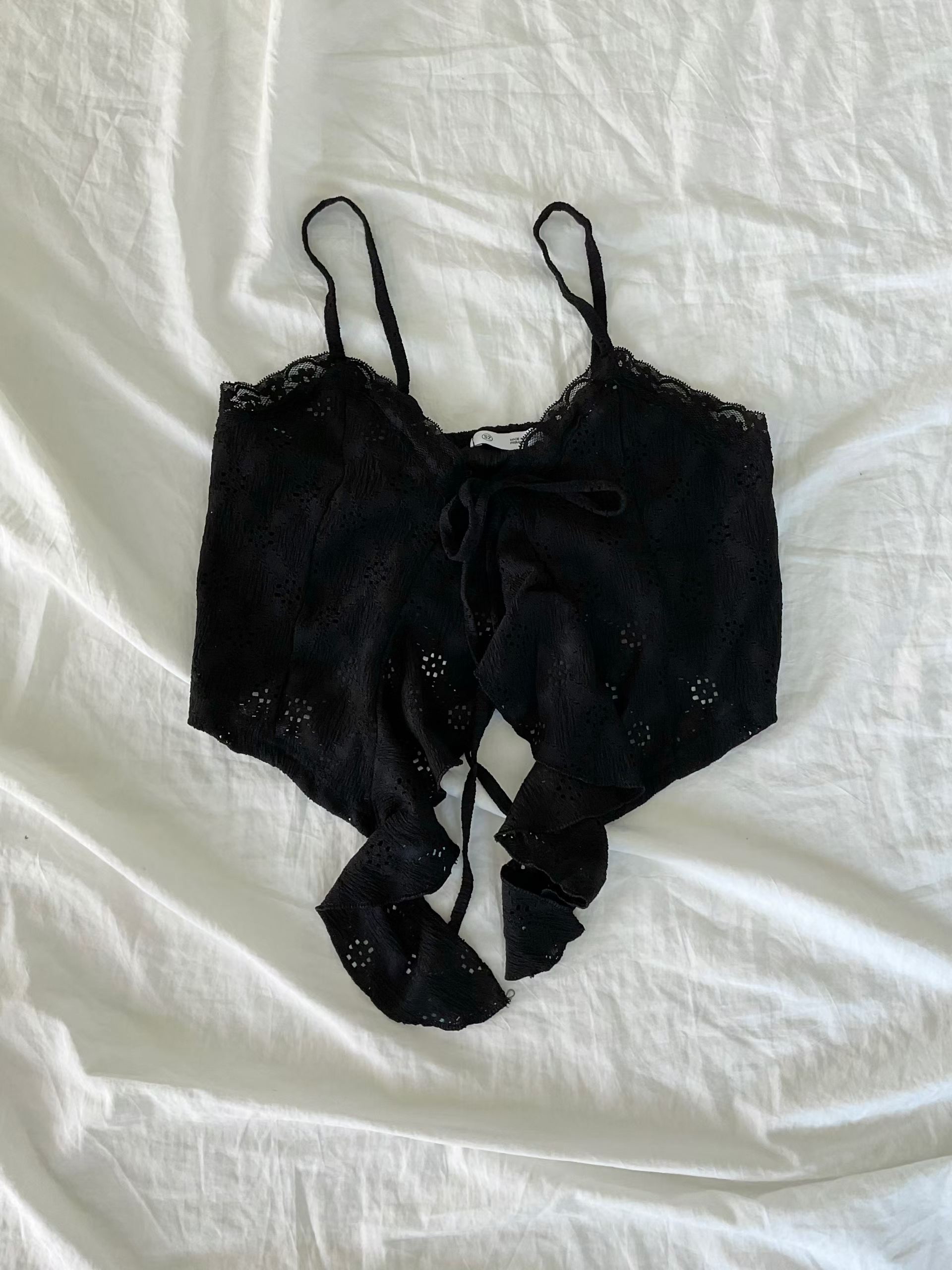 【 ᥫ᭡ 店主自留! 🥂大愛波浪下擺～🤍度假風暗紋吊帶小背心！】 Hoilday Mood Ruffle Tank Top(兩色入)