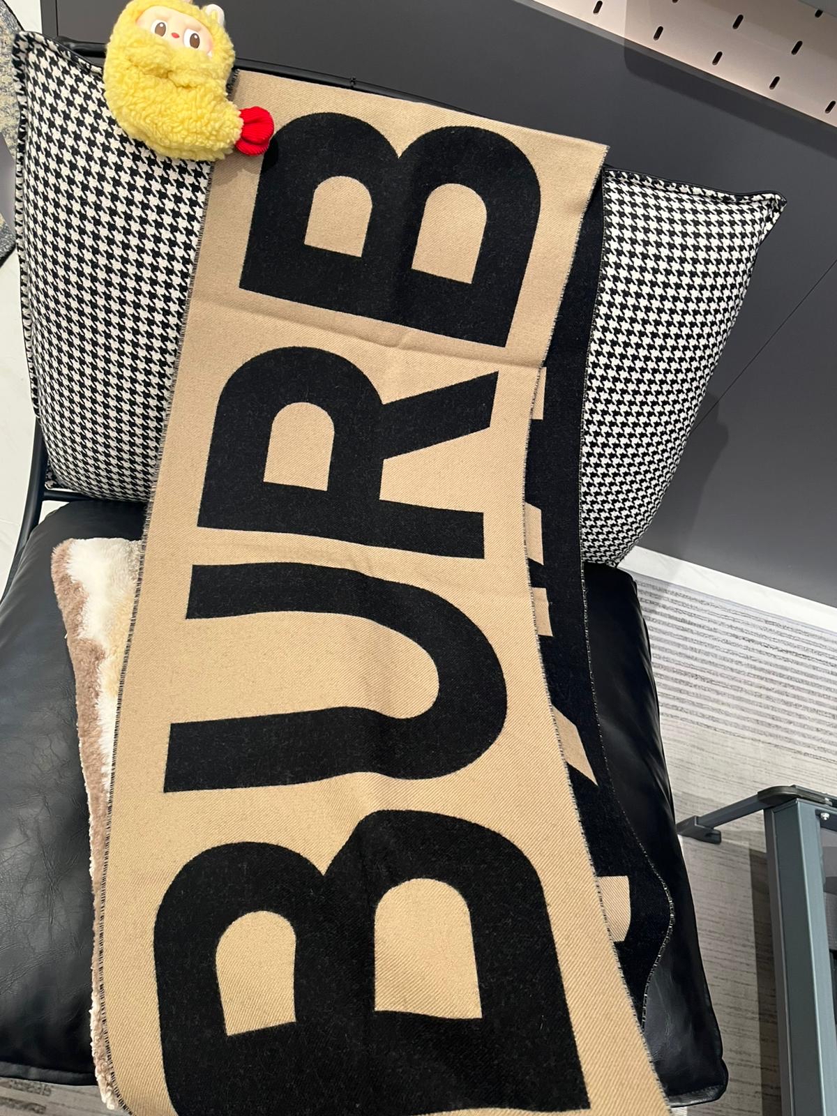 Burberry Scarf 100%Authentic, 99%New 