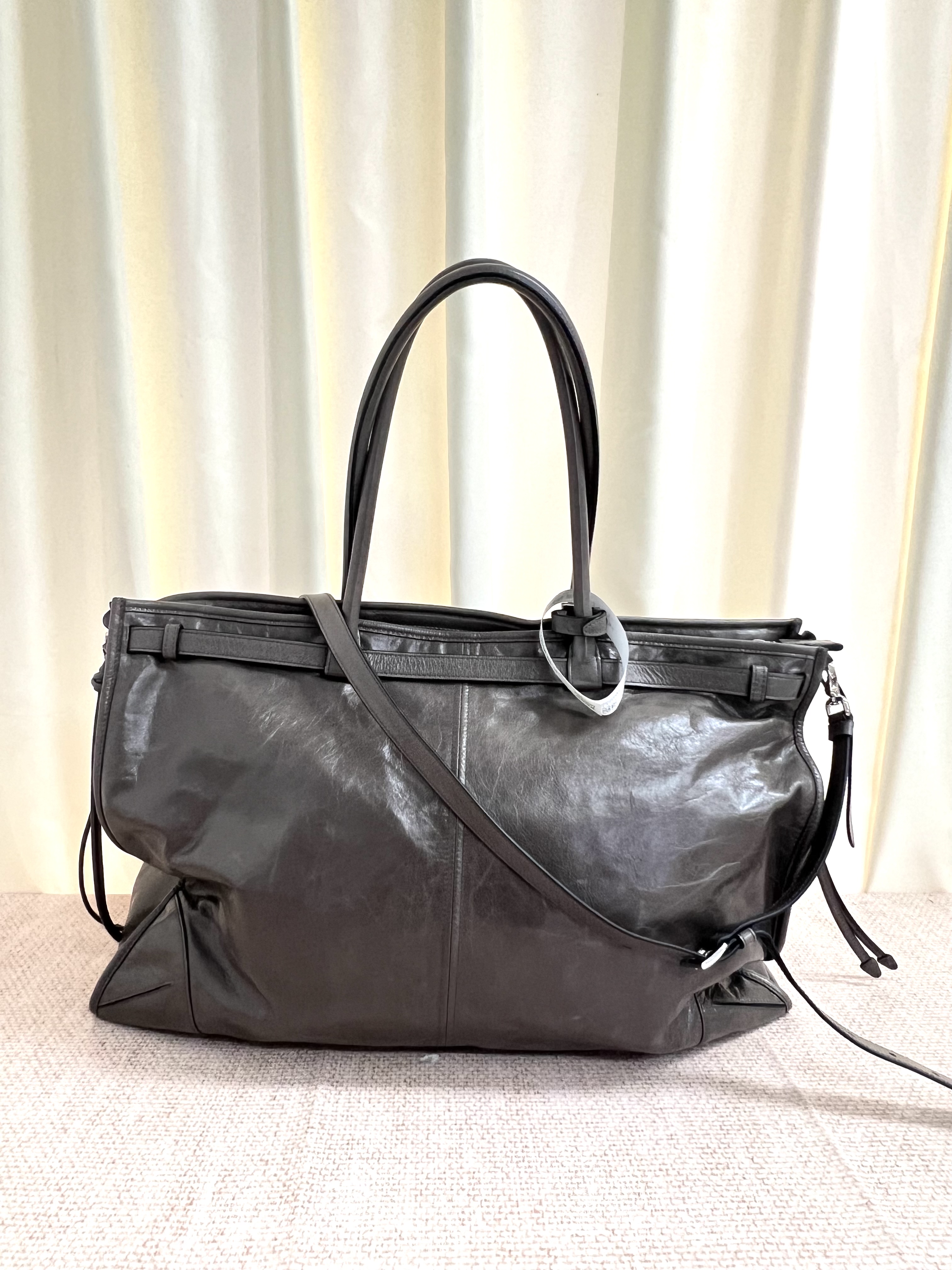 Pre-Owned PRADA Bonnie Antiqued Leather Tote Bag / Product Code: 26042208