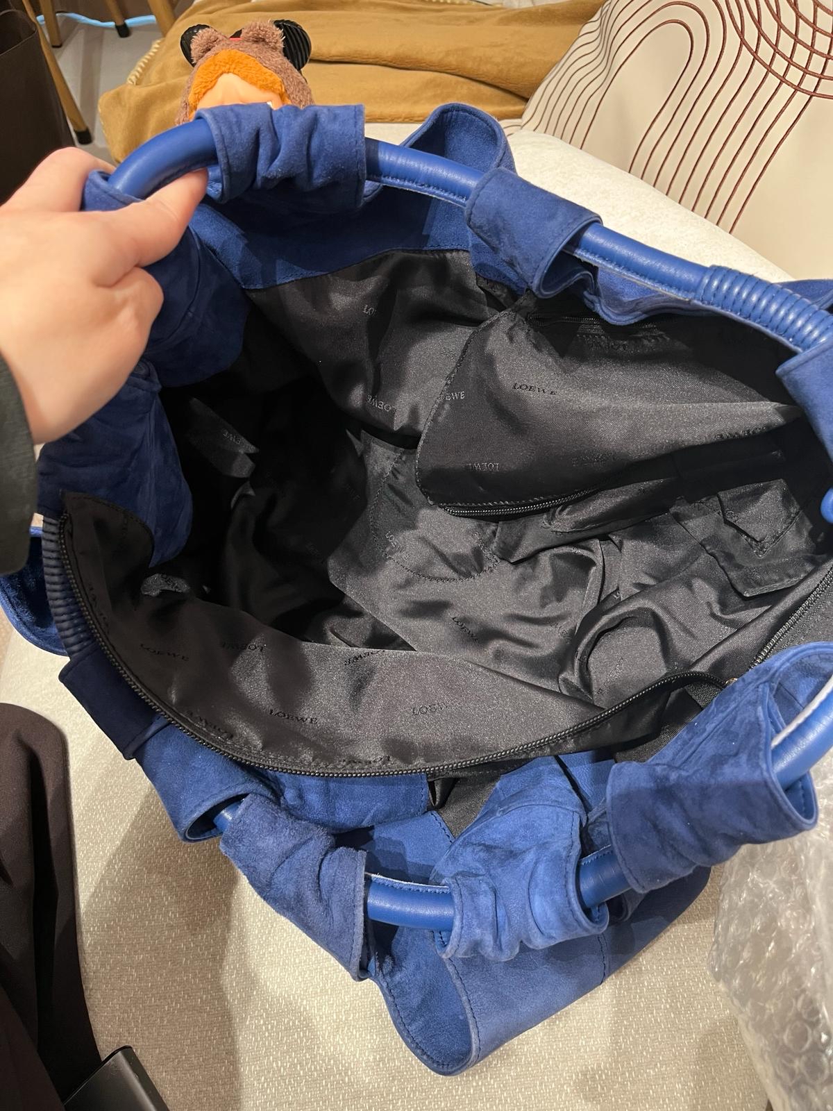 Loewe Aire Suede handbag 藍色麂皮手袋 100%Authentic, 95%New