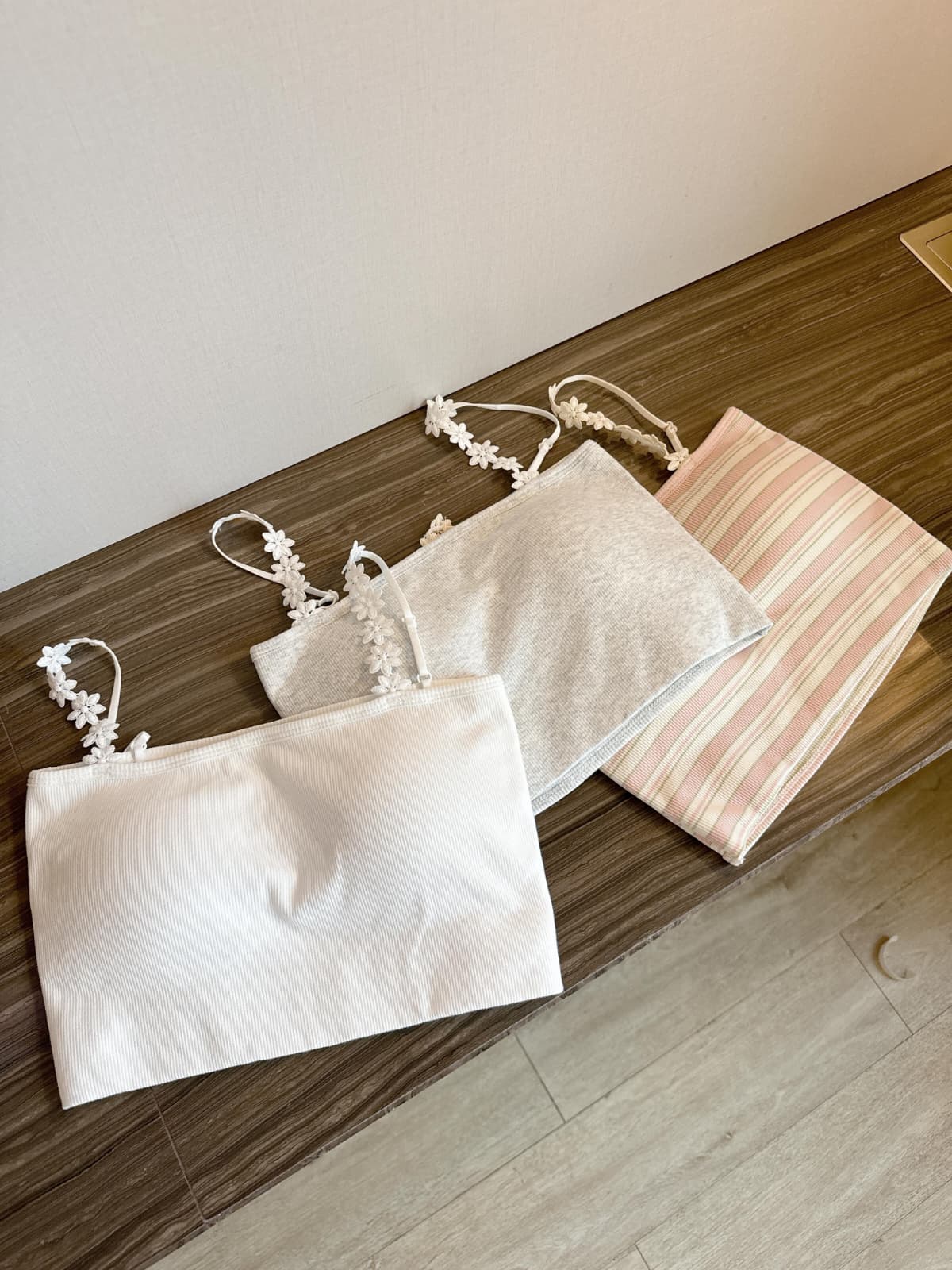 【精緻花花帶】春日感微直紋短背心