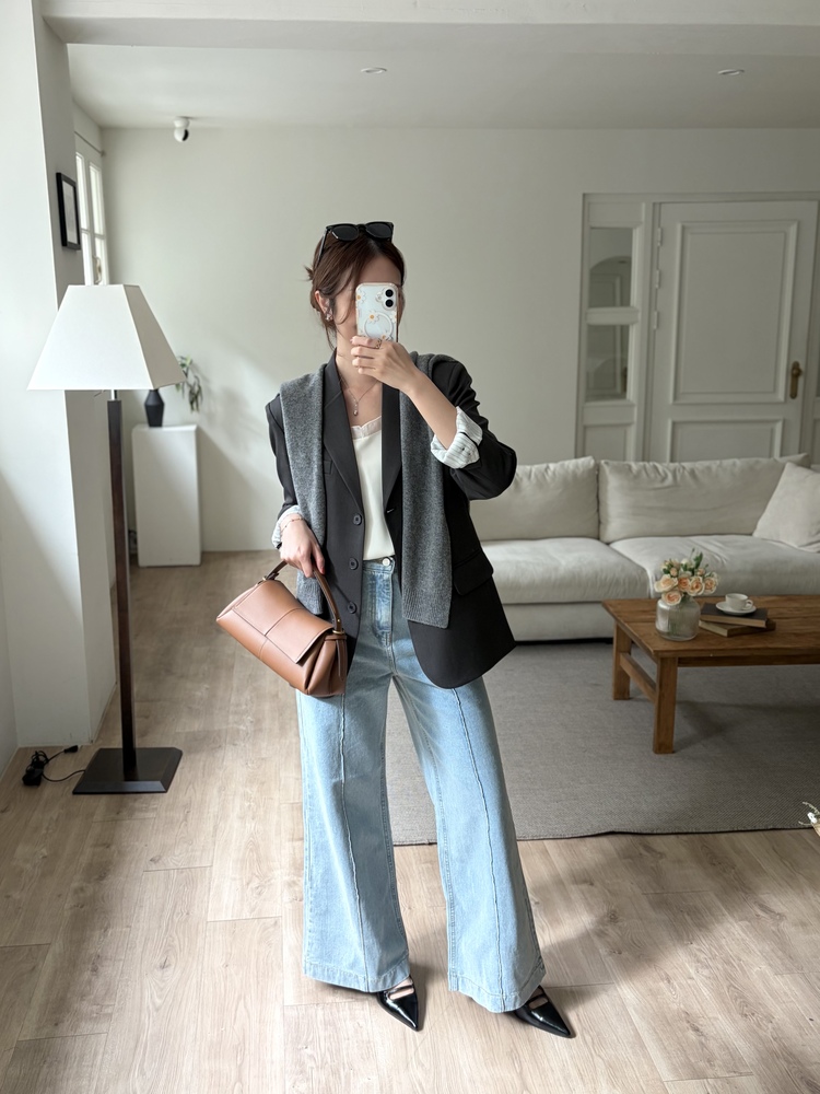 The Seamline Wide-Leg Jeans