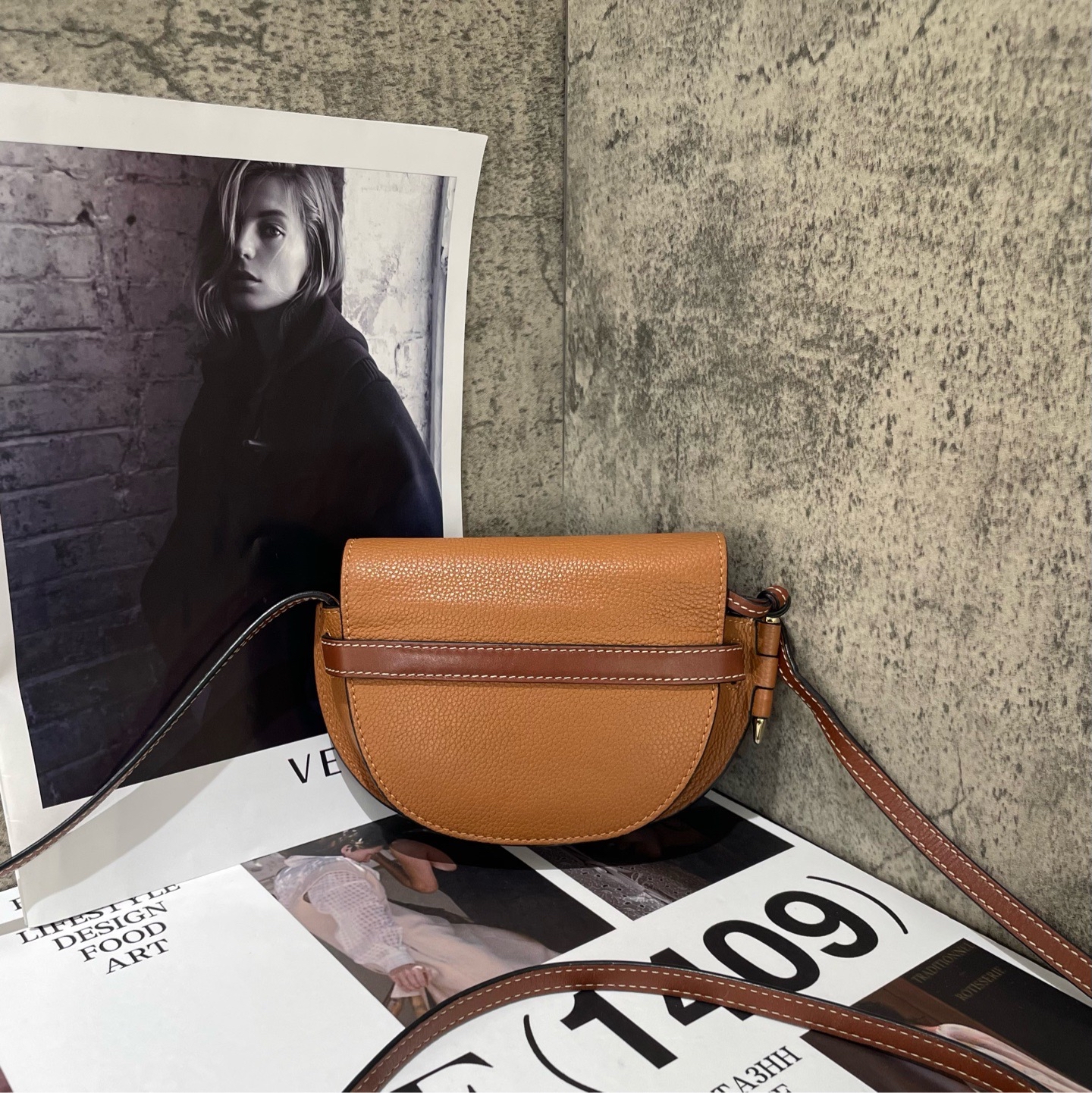 【預訂貨品】Loewe gate mini焦糖色