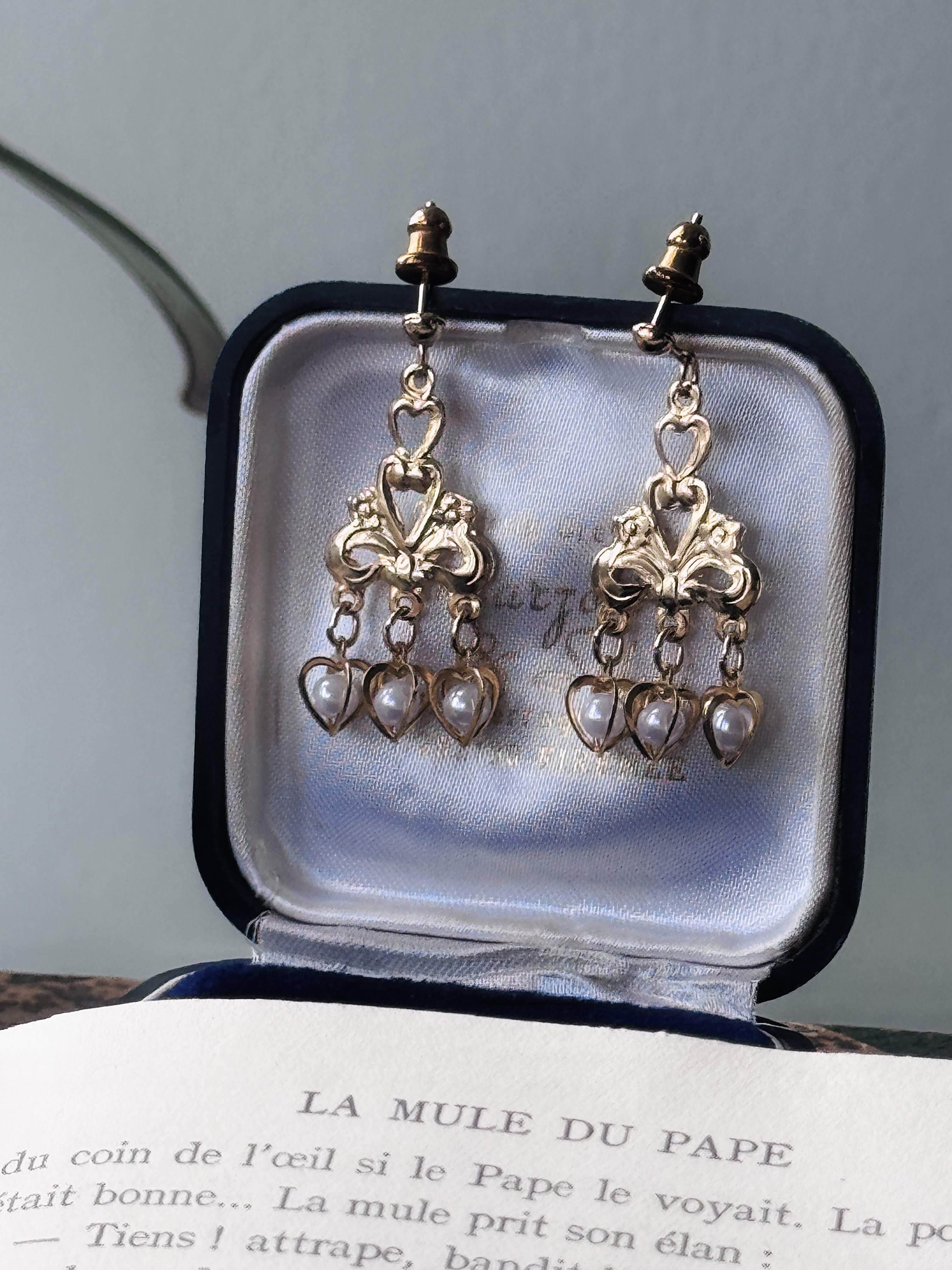 Vintage Elegabg Faux Pearl Heart Dangle Earrings (MT2585-3)