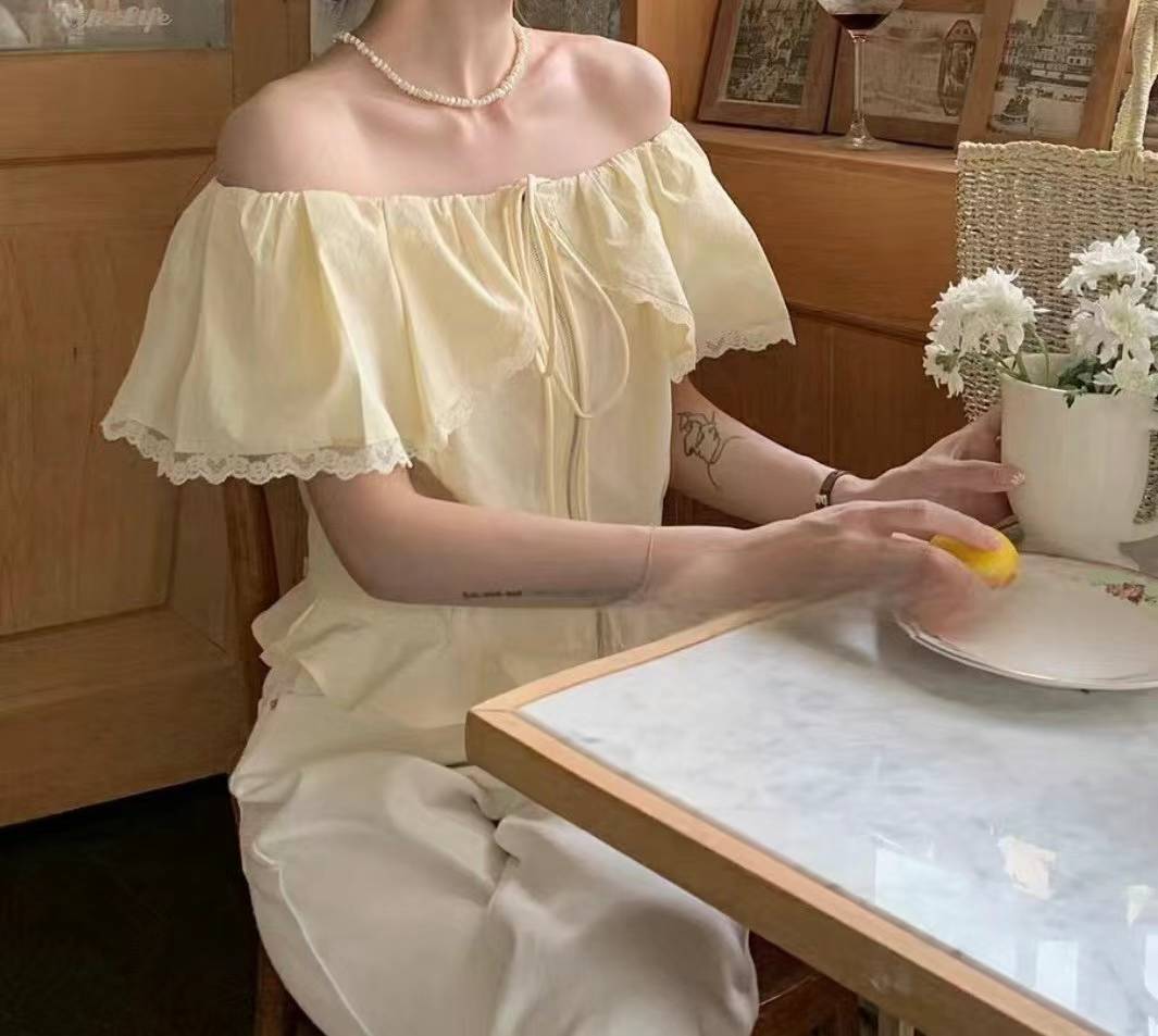 Lace Trimmed French Off-Shoulder Ruffle Peplum Top ‖ 蕾丝边法式一字肩荷叶边收腰上衣 KR0187115