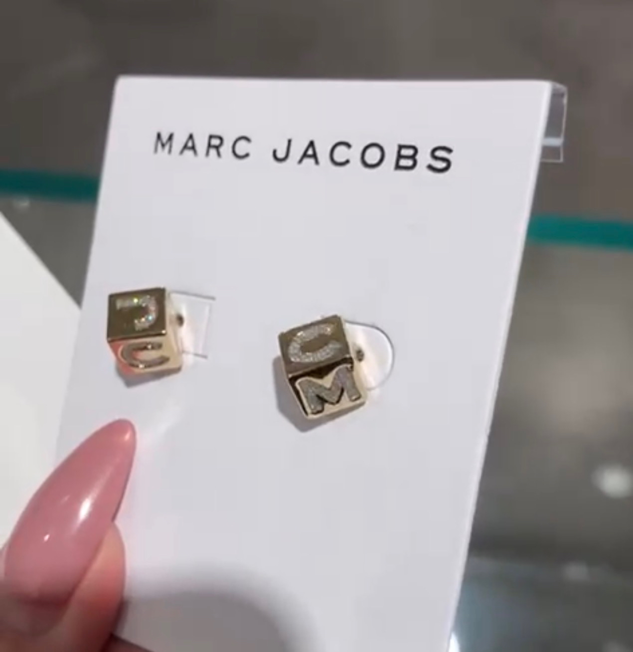 😎😎就係與別不同嘅Marc Jacobs 骰仔型金銀色閃令令🤩耳環現貨🇺🇸✈️🇨🇦