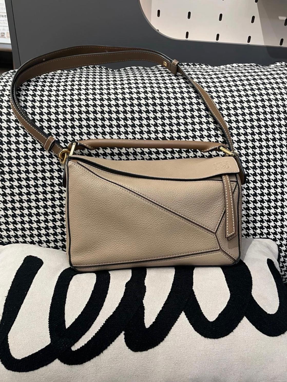 Loewe Puzzle Small Sand calfskin 100%Authentic, 98%New ✅Dust bag