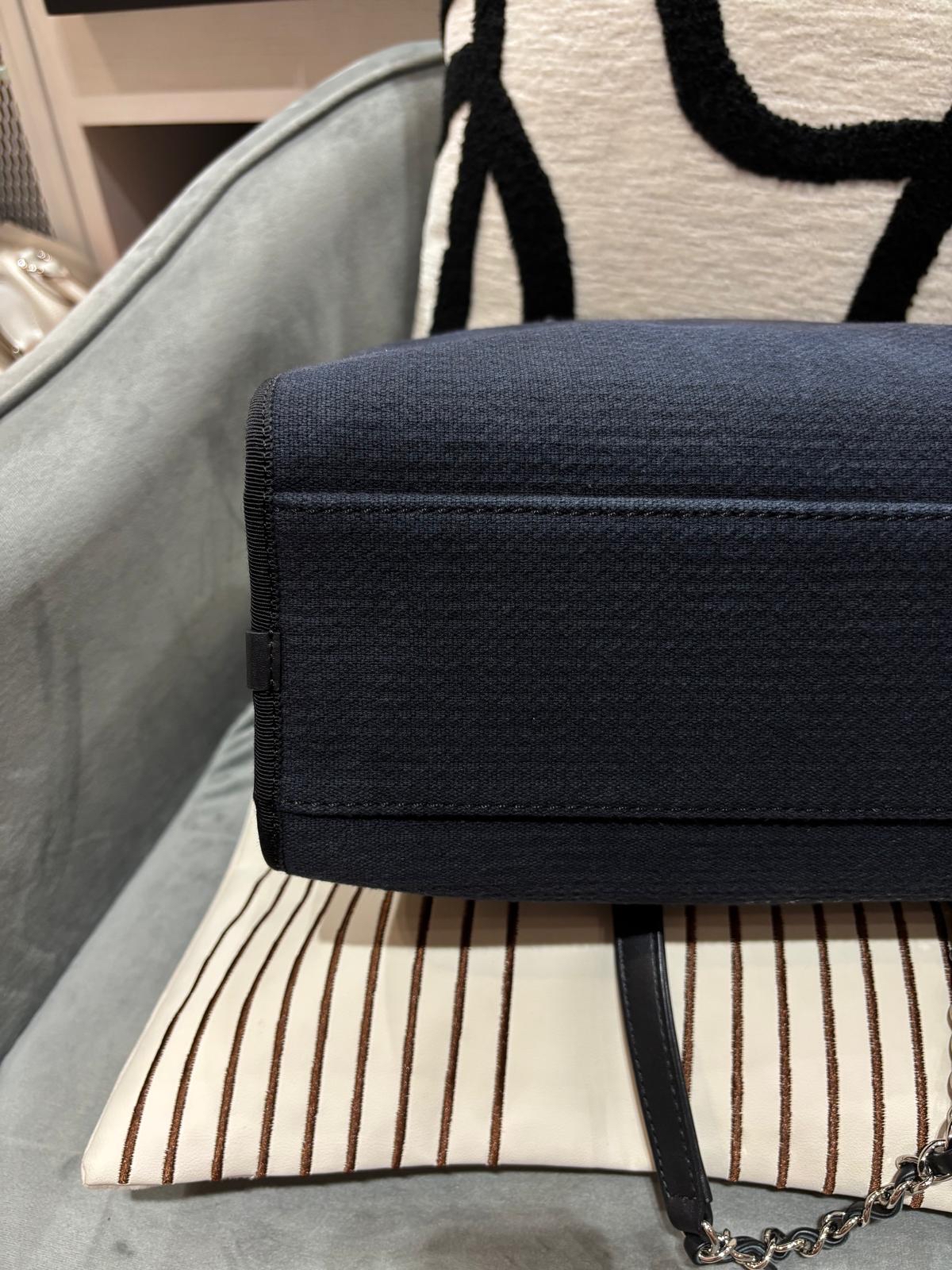 Chanel deauville Boston bag  Navy 100%Authentic,95%new  ✅晶片✅Dust bag 
