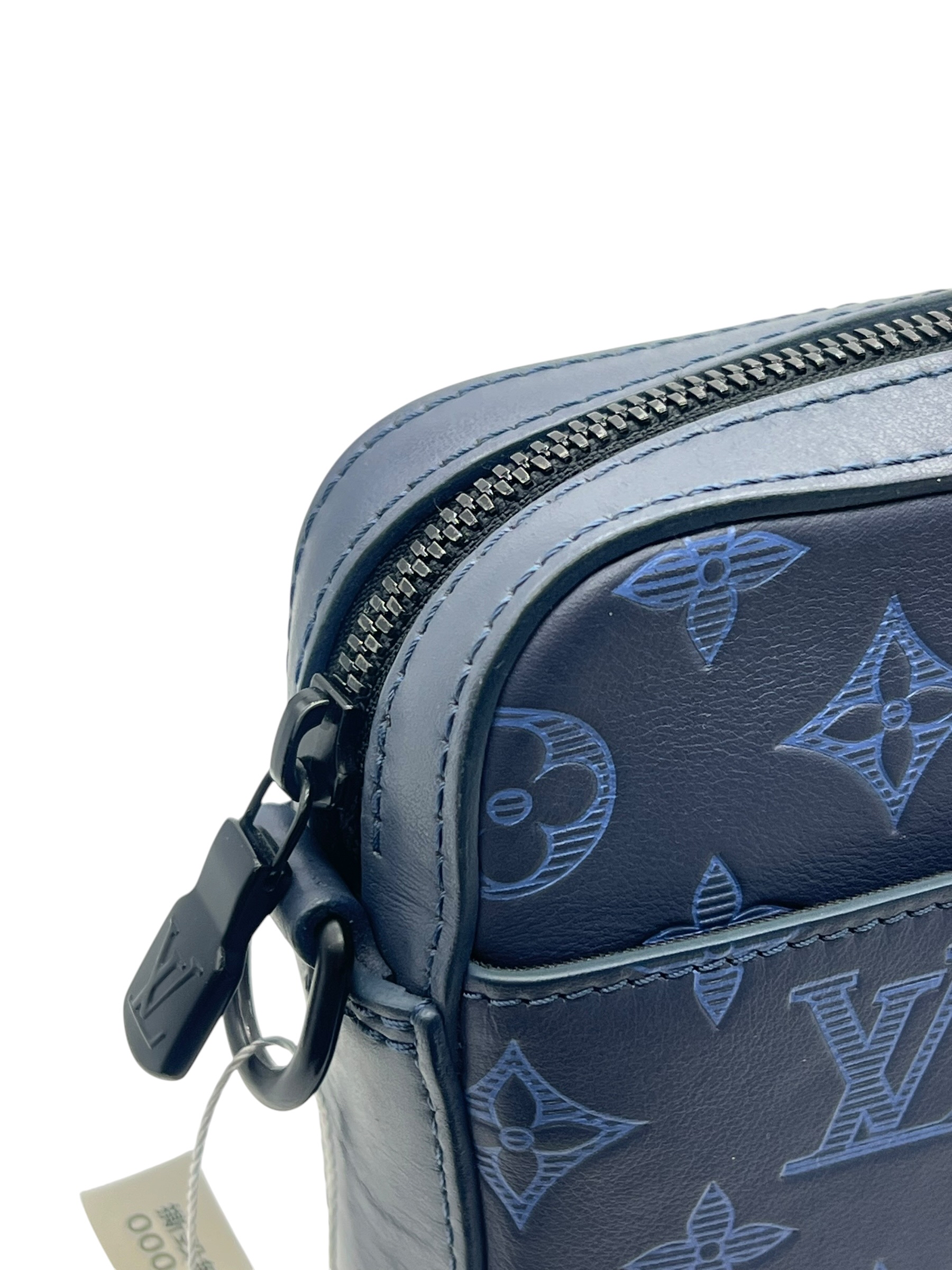 Pre-Owned LV Monogram Shadow Duo Messenger / Product Code: 26061303