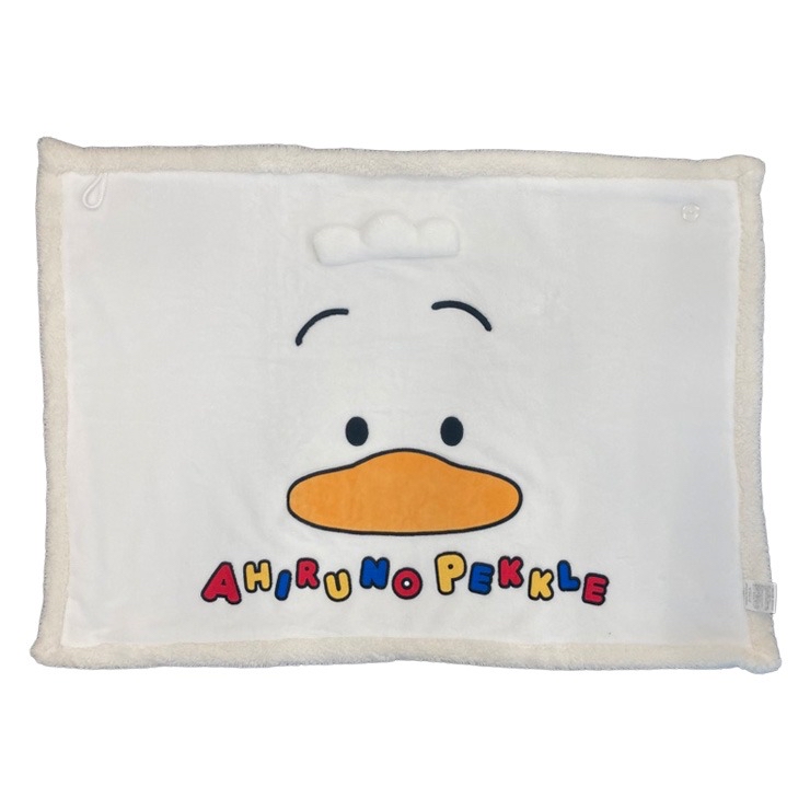 日本限定款本年度秋冬開季新款 Sanrio 毛氈70×100有拍鈕可以當做披肩