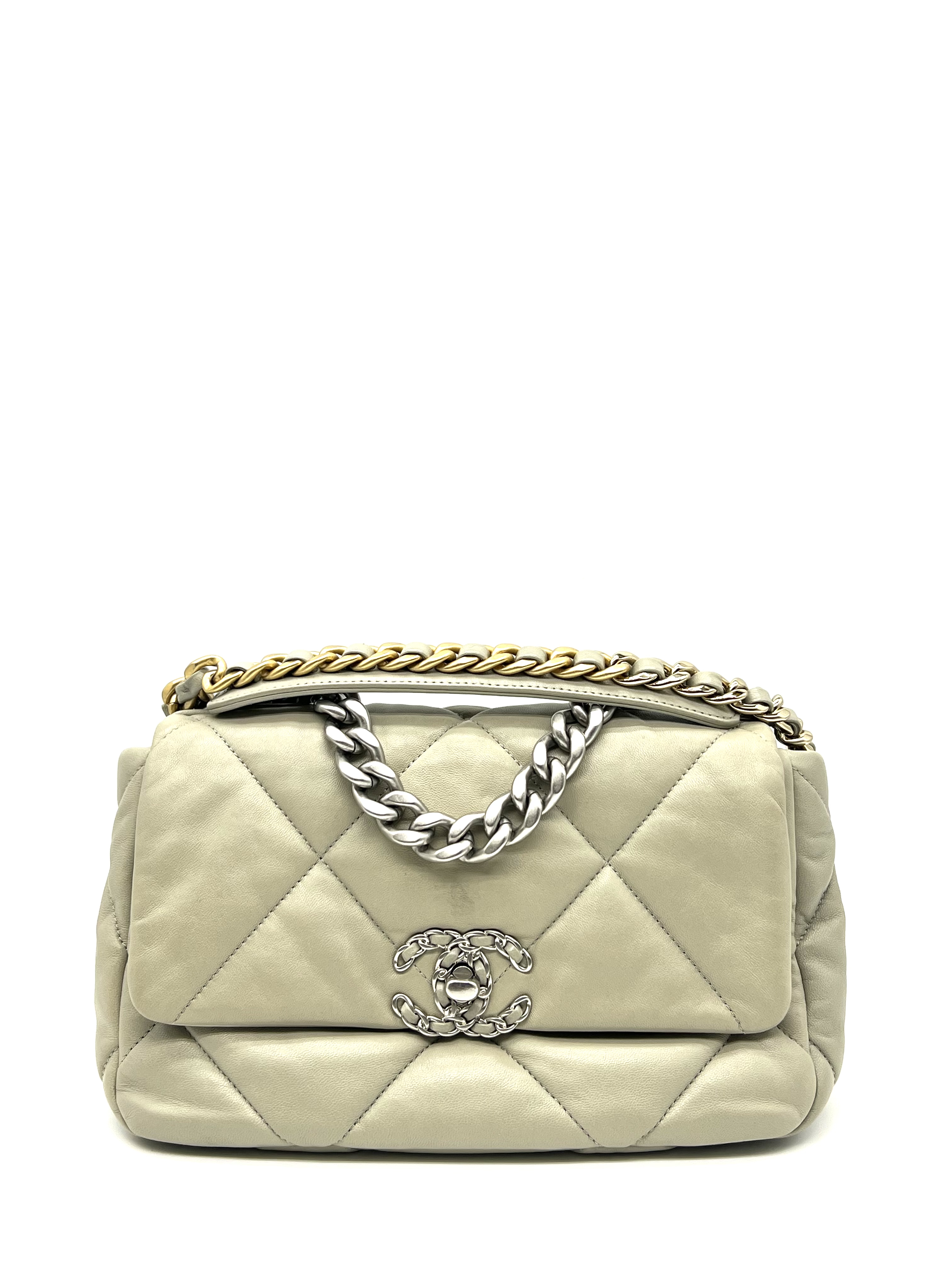 Pre-Owned CHANEL Flap Bag / Product Code: 26051111