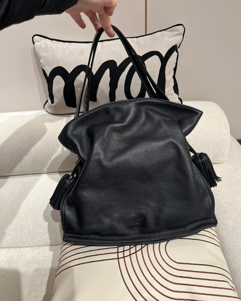 Loewe flamenco shoulder bag vintage 100%Authentic, 93%new✅塵袋