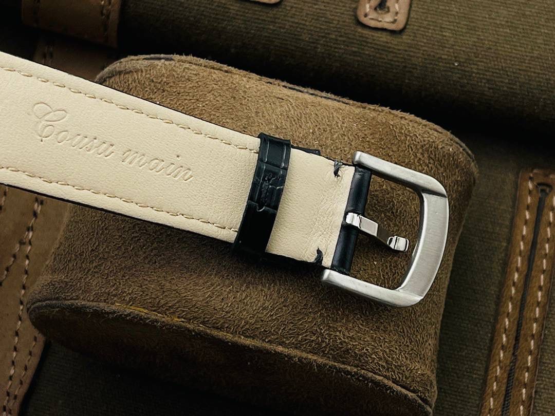 原版开模 市场最高版本 爱.彼 JULES AUDEMARS系列男士腕表！ 1⃣️机芯型号：2824改3120自动机械，透底设计！稳定零返修！ 2⃣️表径41毫米！ 3⃣️大三针简约表盘！ 4⃣️316L精钢壳套！