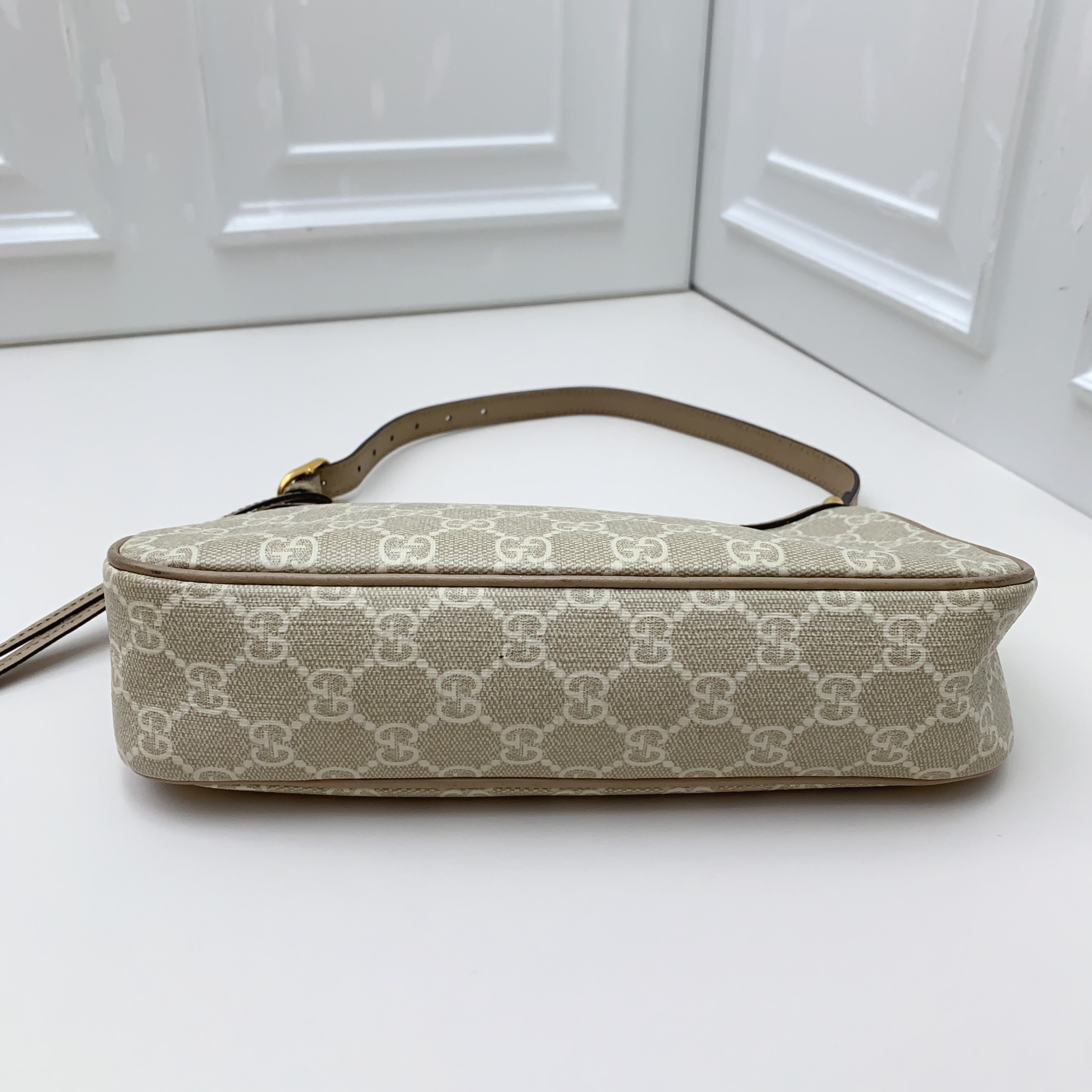【預訂貨品】GUCCI 米白色 GG老花腋下包