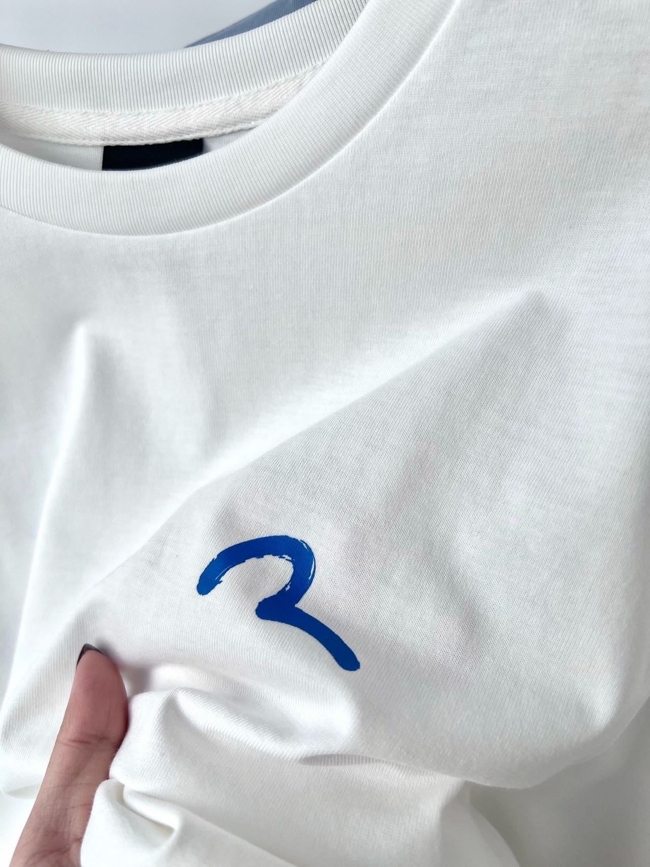 $140件。2件起$ 130件。Ev 後海浪花