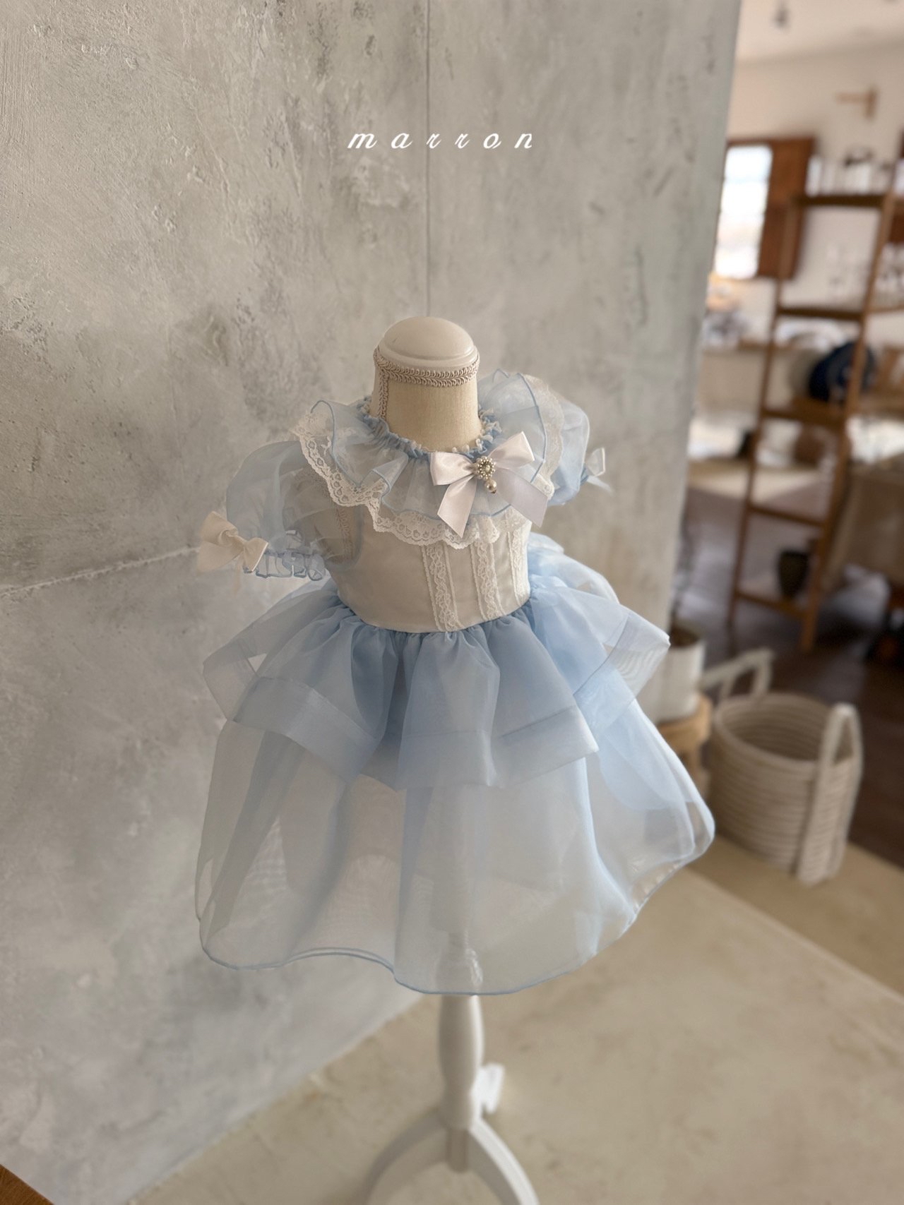 ☀️預訂 韓國直送☀️🇰🇷Marron兩色寶石絲帶蕾絲薄紗泡泡袖連身裙