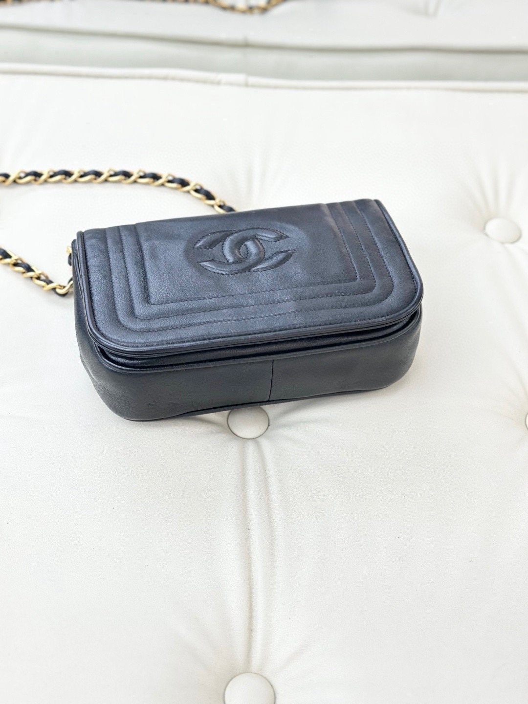 【預訂貨品】Chanel Vintage黑色羊皮金扣woc
