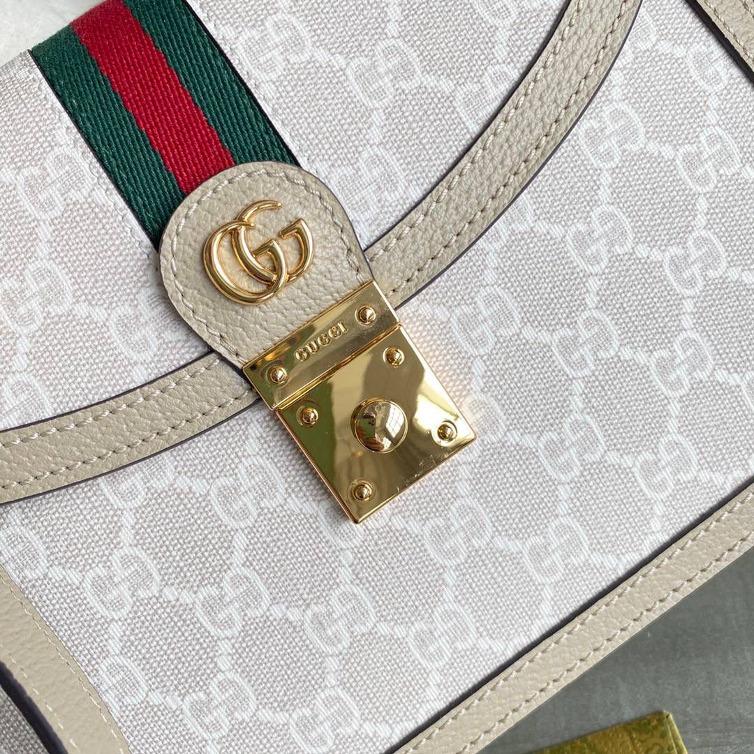 👜G651055:尺寸：25x17.5x7cm，新色采用古驰档案典藏元素和米开理先生独特美学的完美碰撞，清爽的燕麦色，宛如你夏日早间的一杯燕麦奶茶❤️今夏必备单品