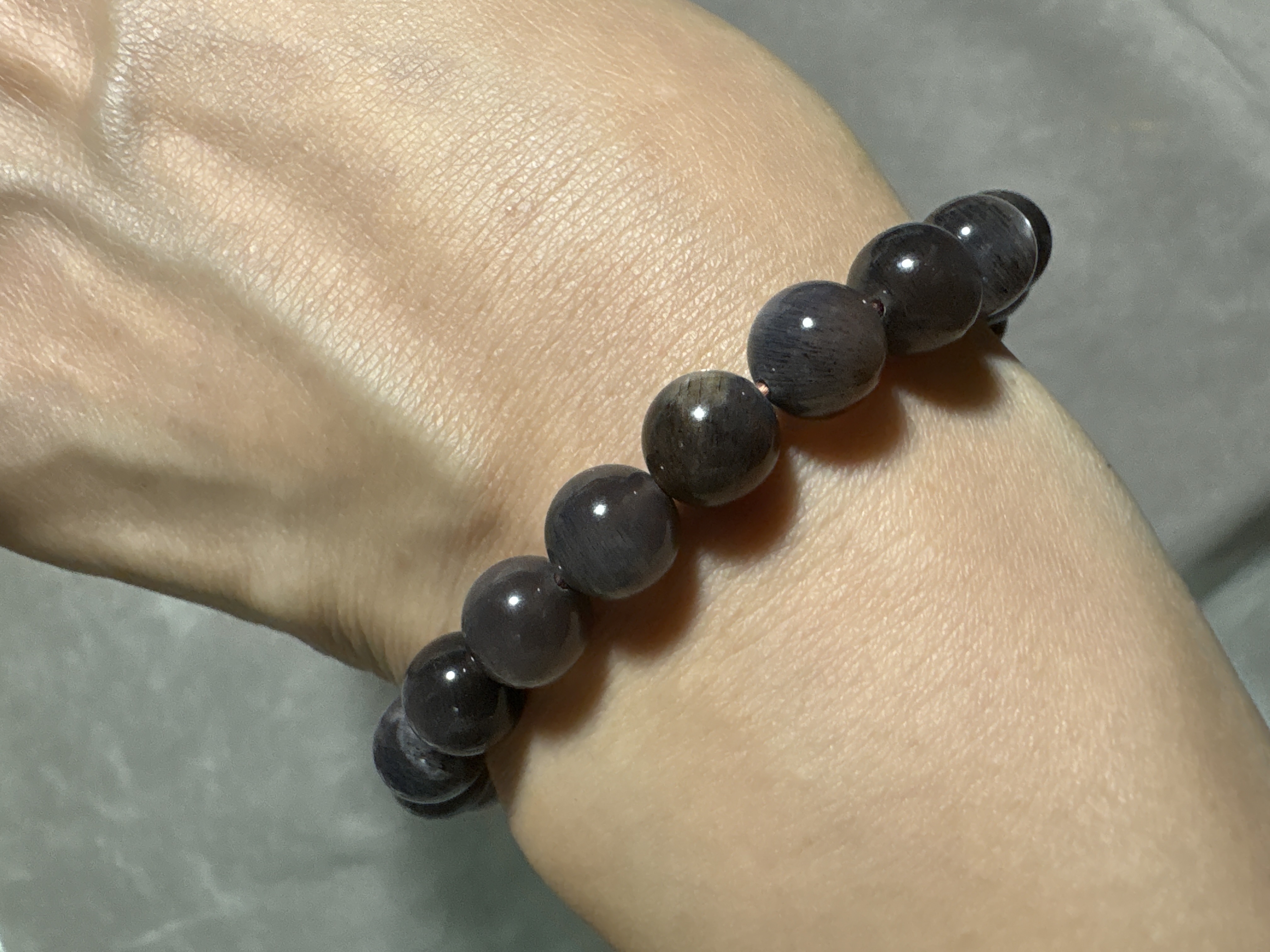 黑骨幹太陽石 手串Black Sunstone  No3222 | 規格：8.5mm珠15.5 cm手圍