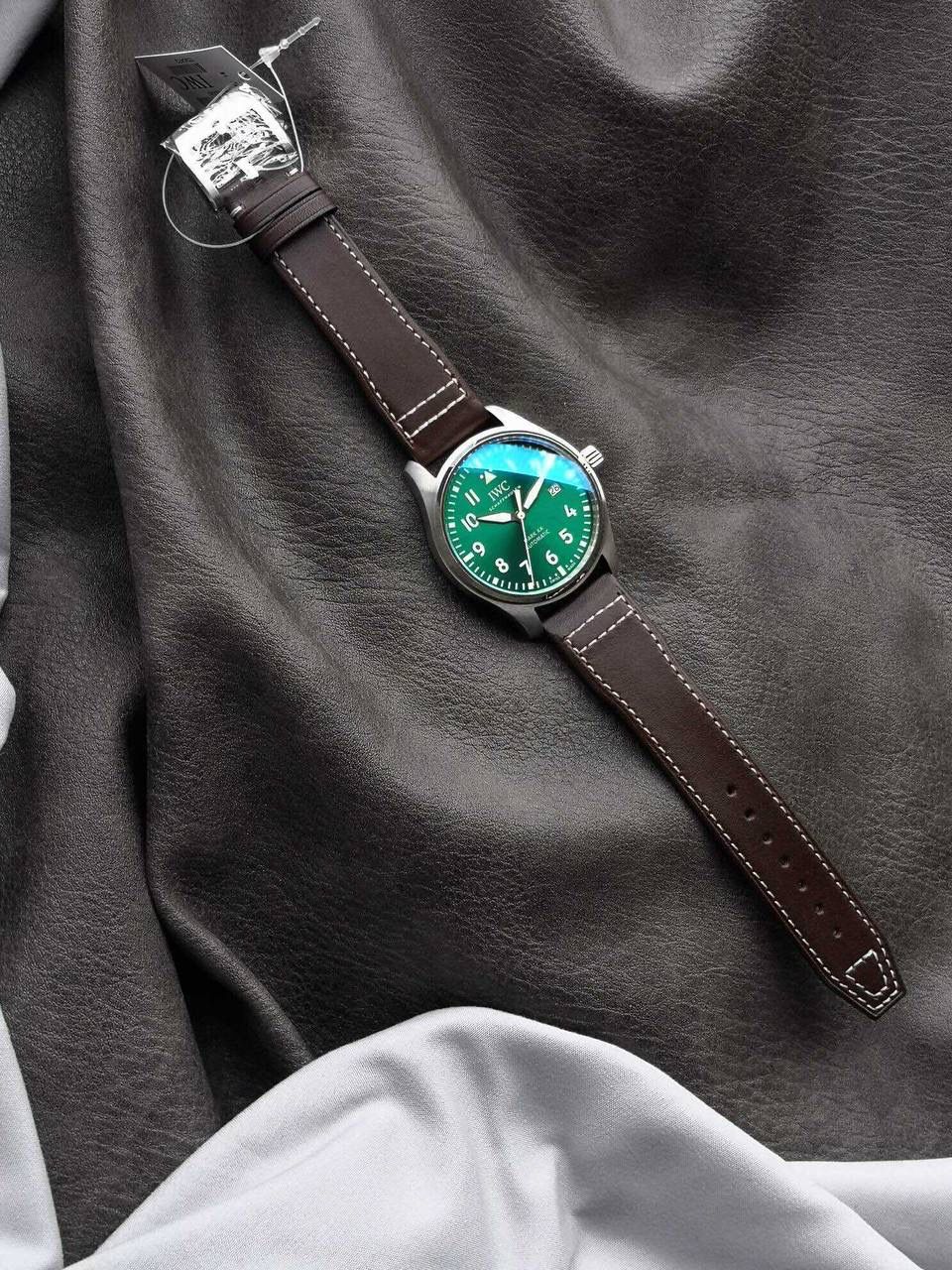 V7厂 七星推荐之马克20 IWC入门飞行员腕表系列，暌违6年压轴登场！Mark XX 陪你翱翔 继2016年推出的前作第十八代 Mark XVII 之后，跳过XIX十九，直奔 Mark XX。新表设计微调，表壳修饰较前代更使用、佩戴舒适。提供蓝色和黑色两种经典选择以外，还有呼应近年表坛最火热配色——绿色。