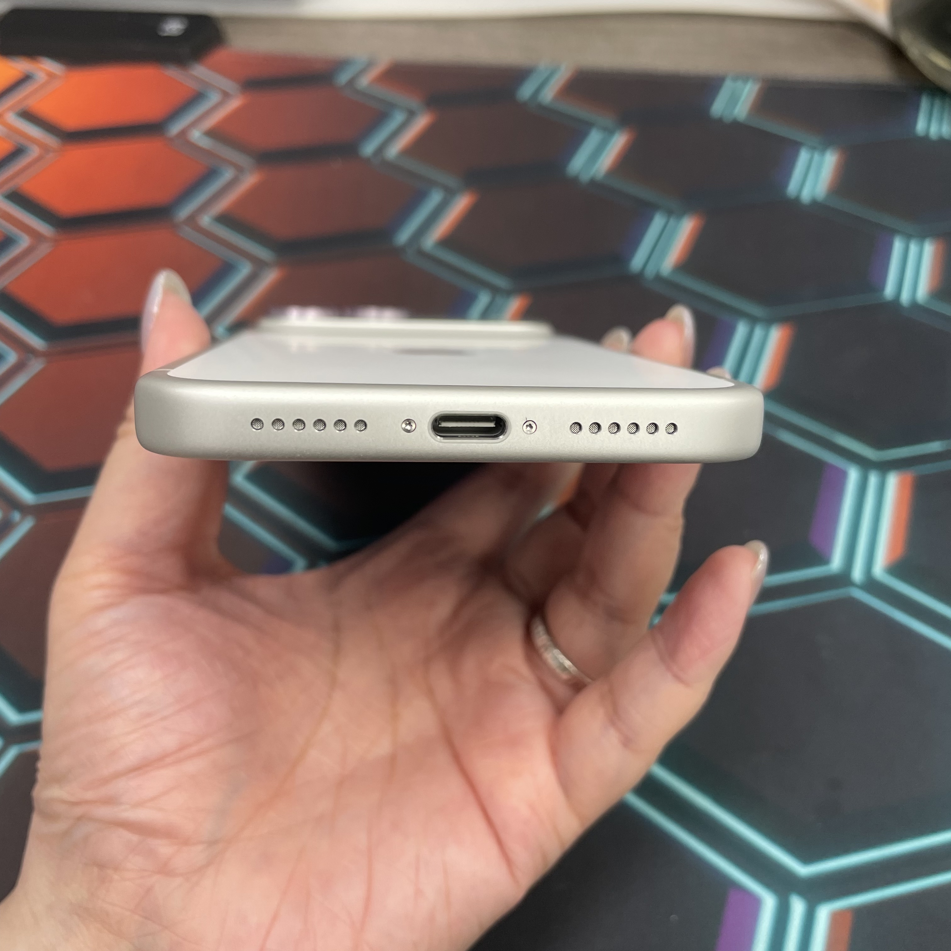 *6908 17 Pro max 未使用品 256GB 電100 銀色 sliver