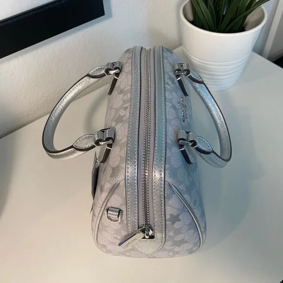 香港現貨-kate Spade Flower Star Toss Small Dolly Duffle Crossbody