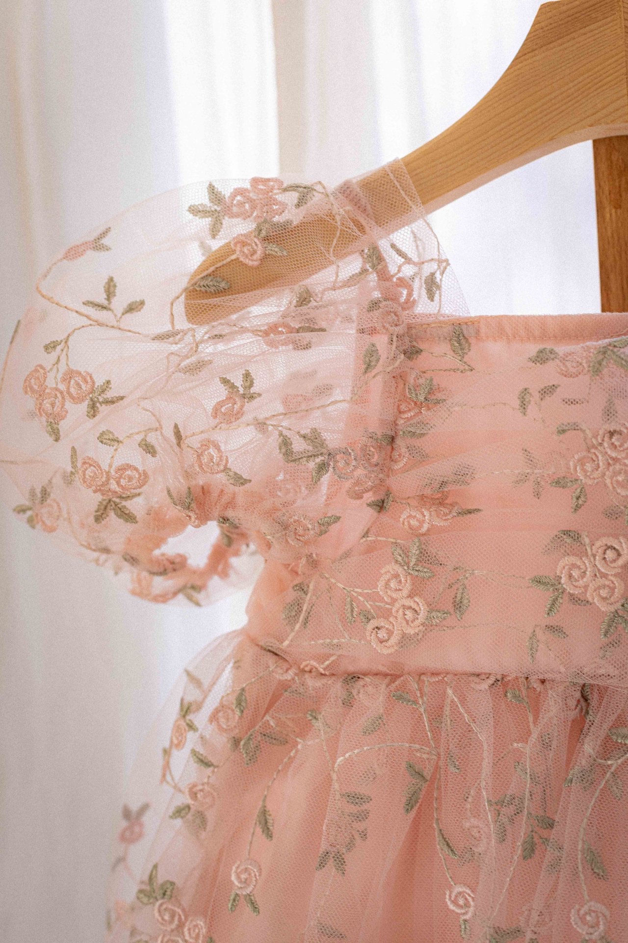 ☀️預訂 韓國直送☀️🇰🇷Oren Roslyn Bloom兩色花卉刺繡泡泡袖包屁裙/連身裙