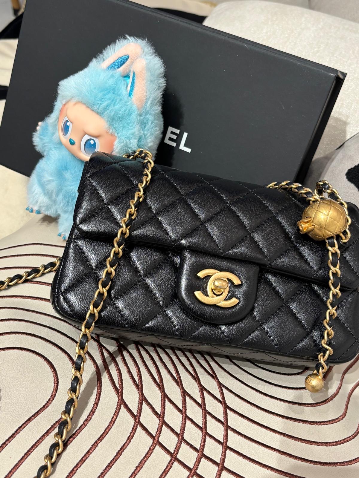 Chanel Mini flap bag with pearl crush 金球cf20 AS1787 ,100%Authentic ,99%new ✅晶片✅dust bag✅盒