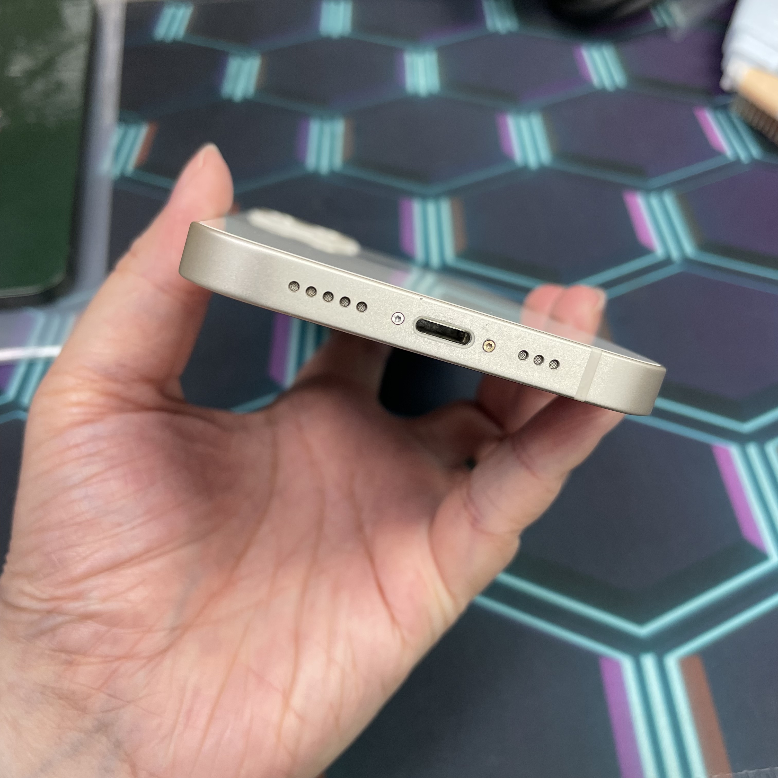 *8351 13 勁靚機 256GB 電80 白色 white