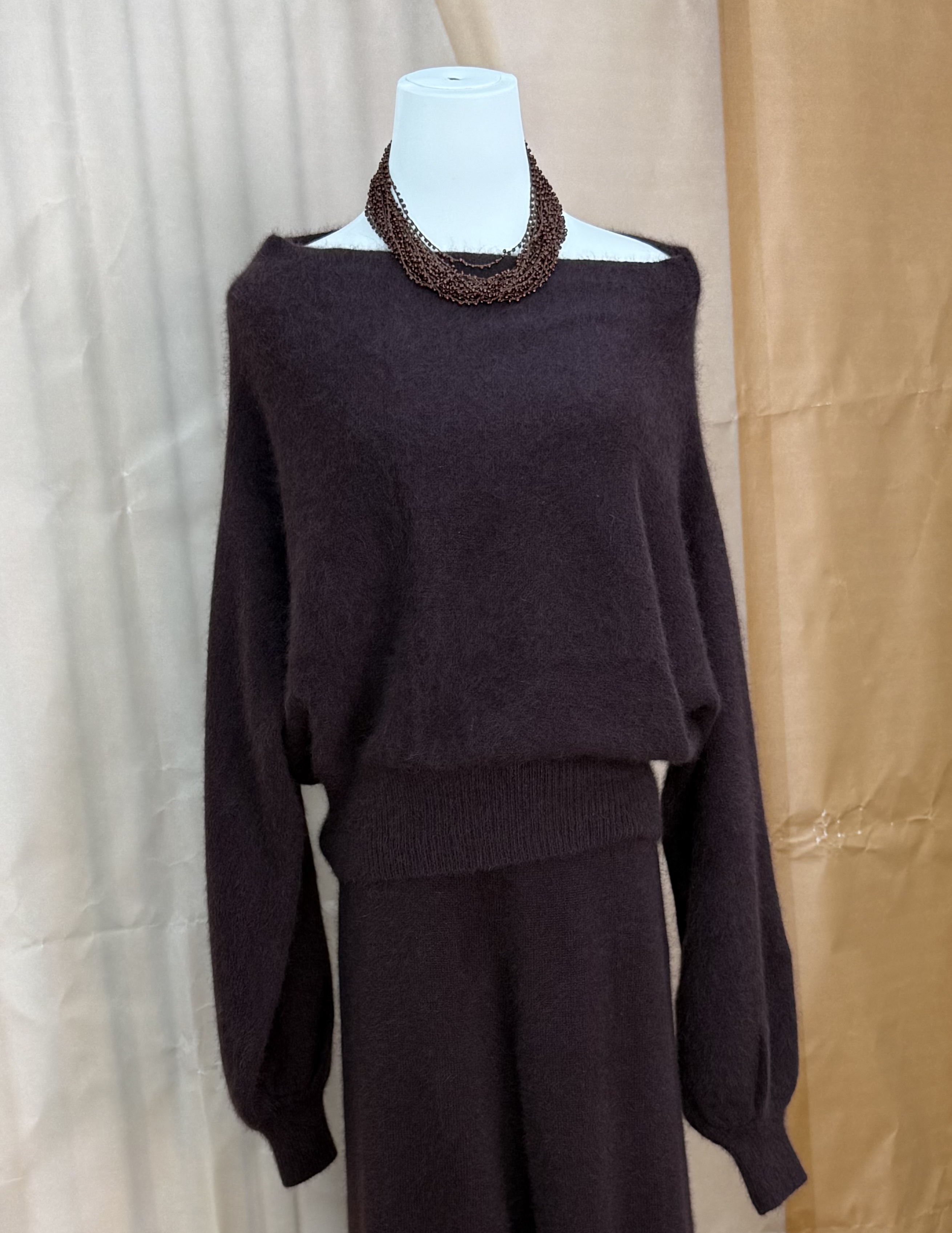 紫红一字领上衣