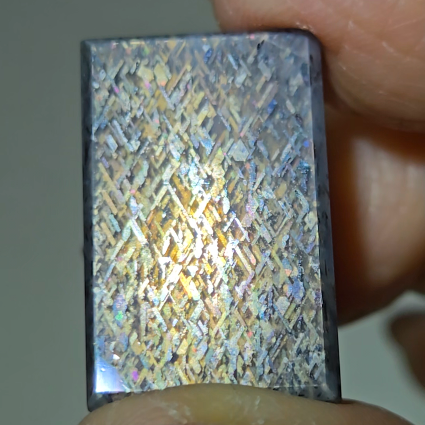 Lattice rainbow sunstone square cabochon - SM139