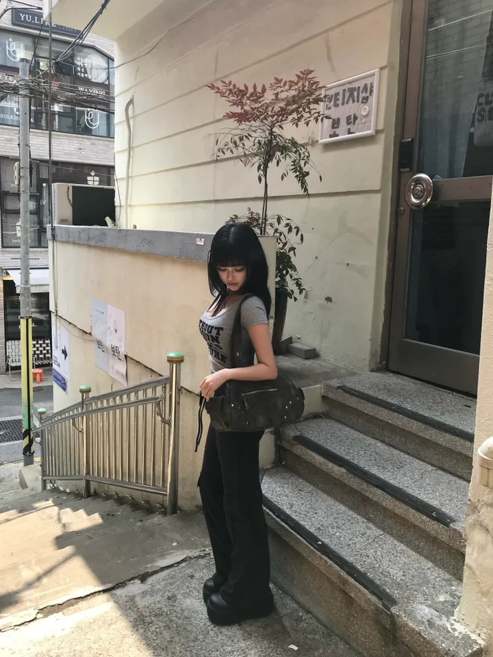 Ribbed Scoop Neck Graphic Top