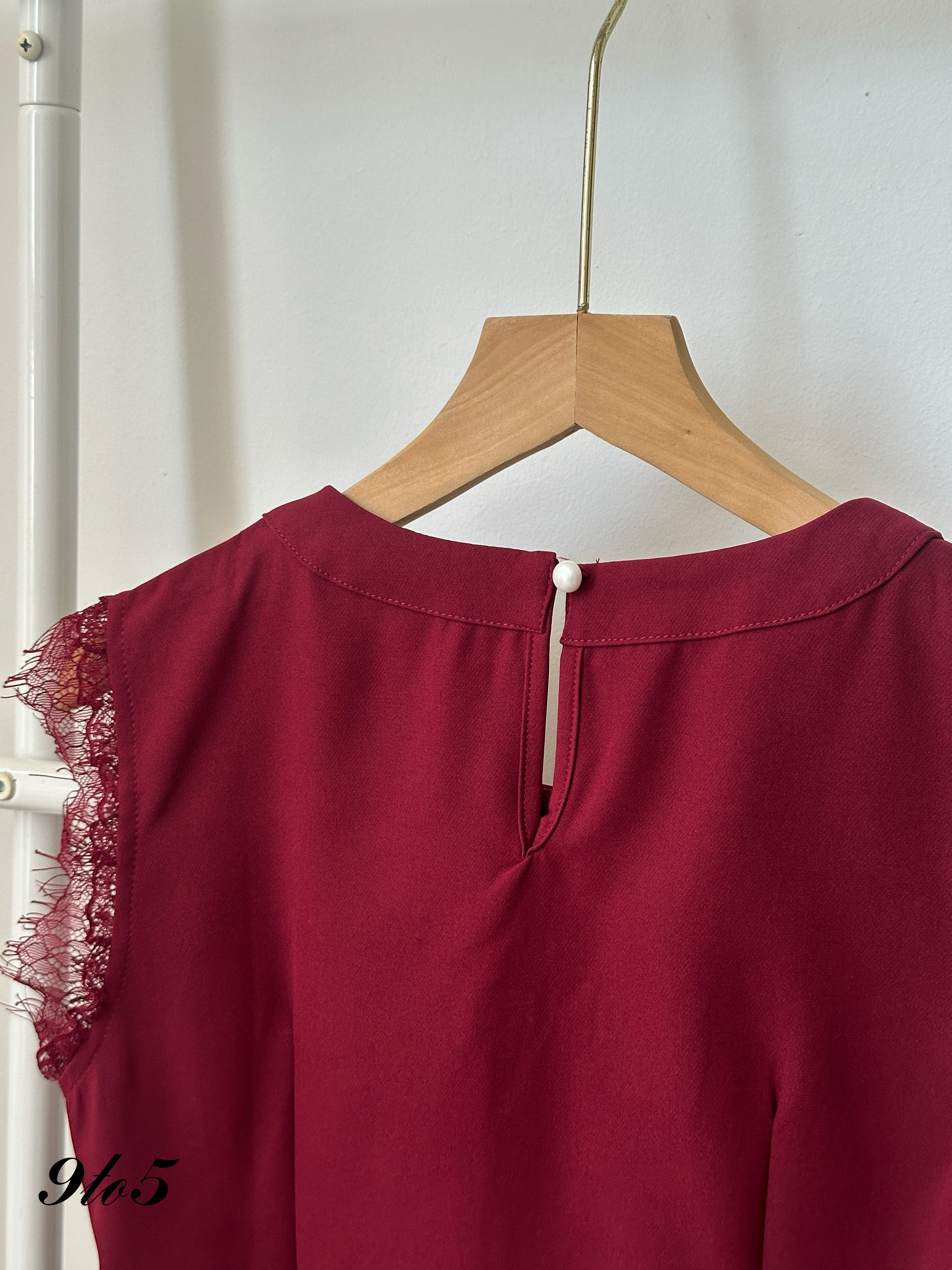 T3985 Lace Sleeve Wavy Top - 3 Colors