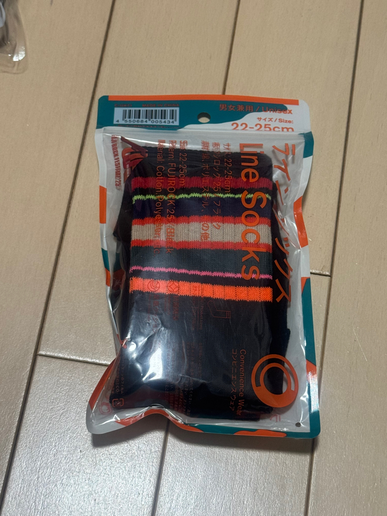 [連線商品需補運費]日本family mart Line Socks中長襪