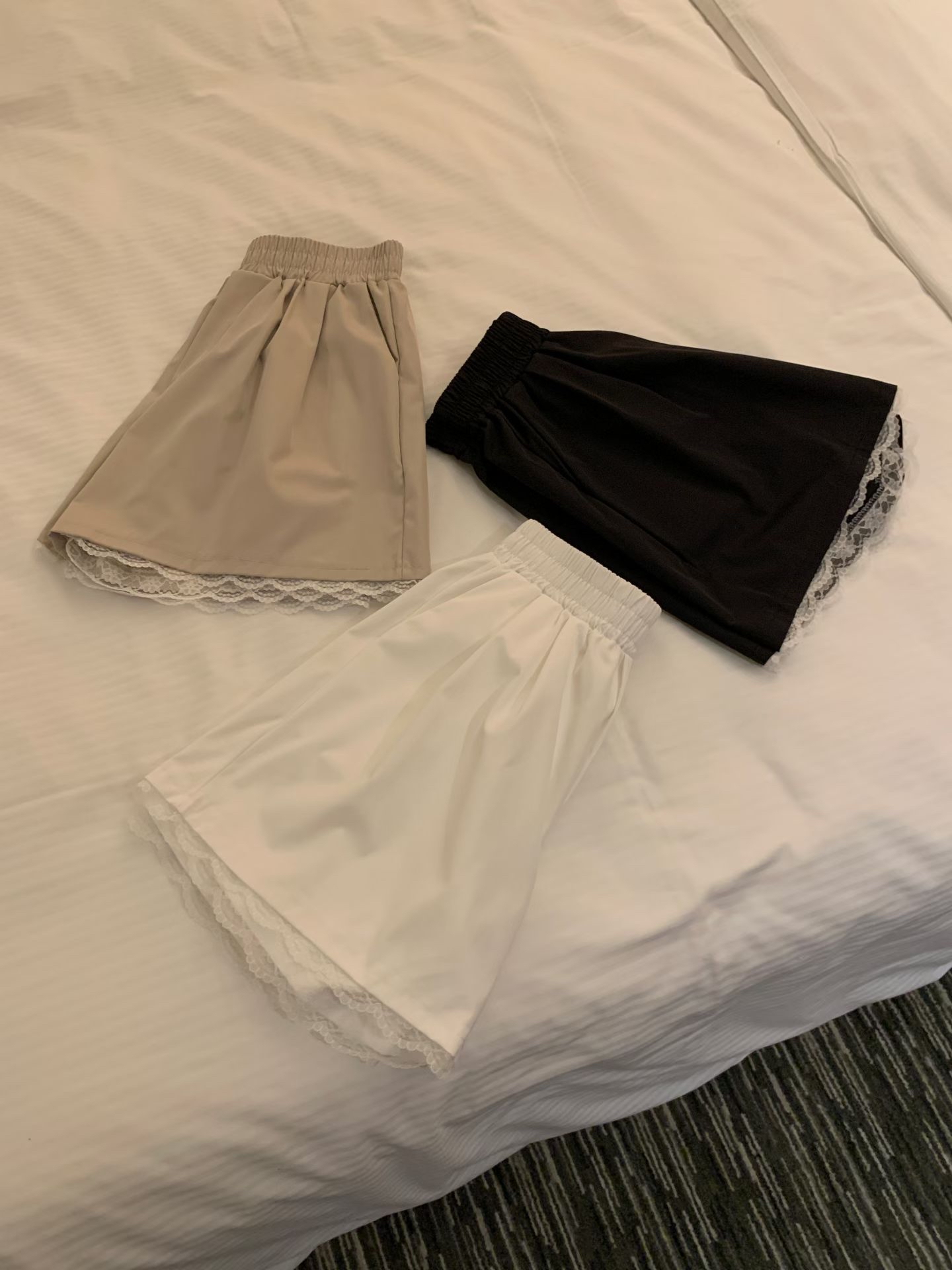 CT6 白lace邊短褲