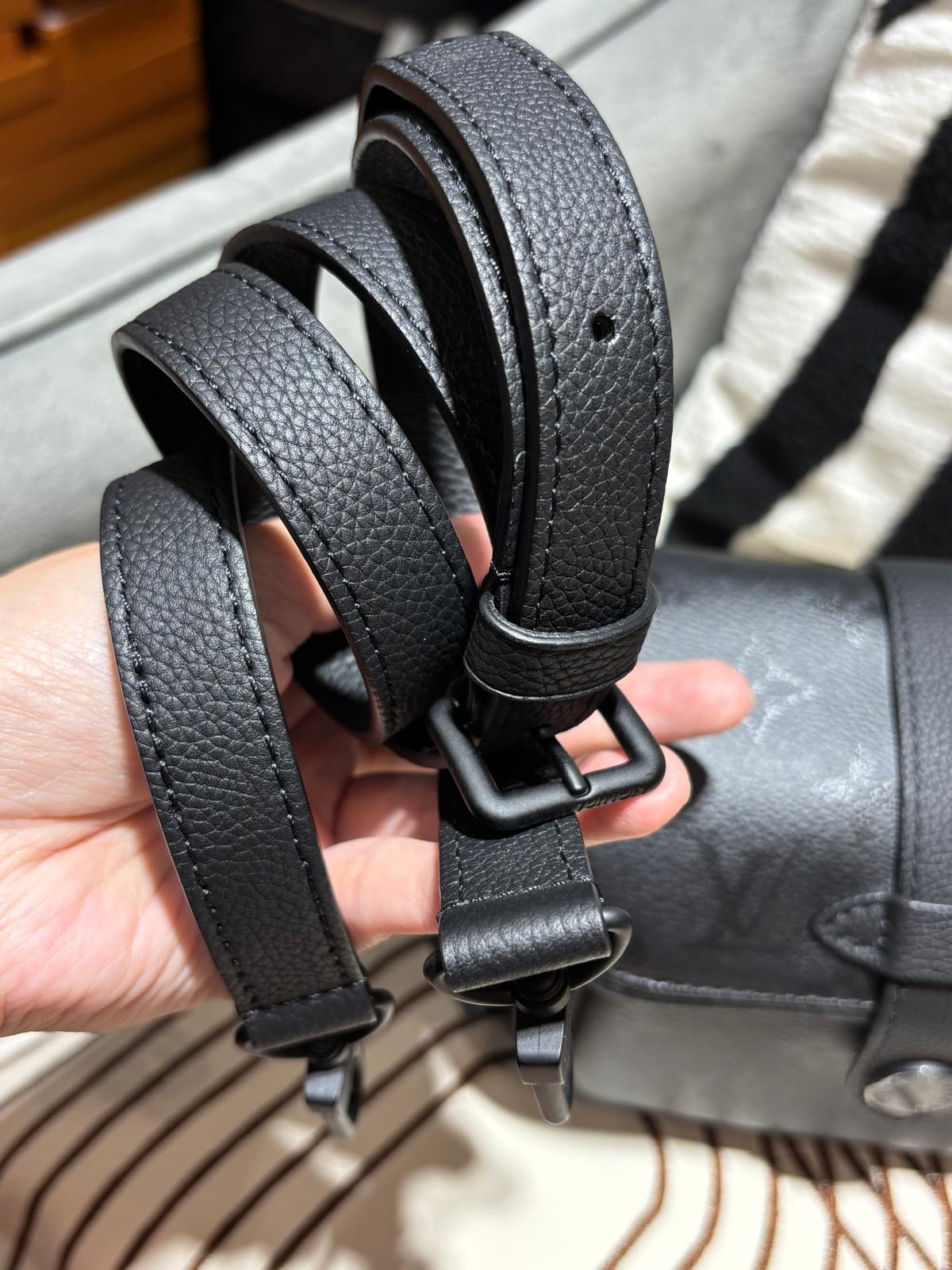 Lv Midnight Cargo Wearable Wallet Shoulder Bag M26726 100%Authentic, 99%New ✅收據✅Dust bag