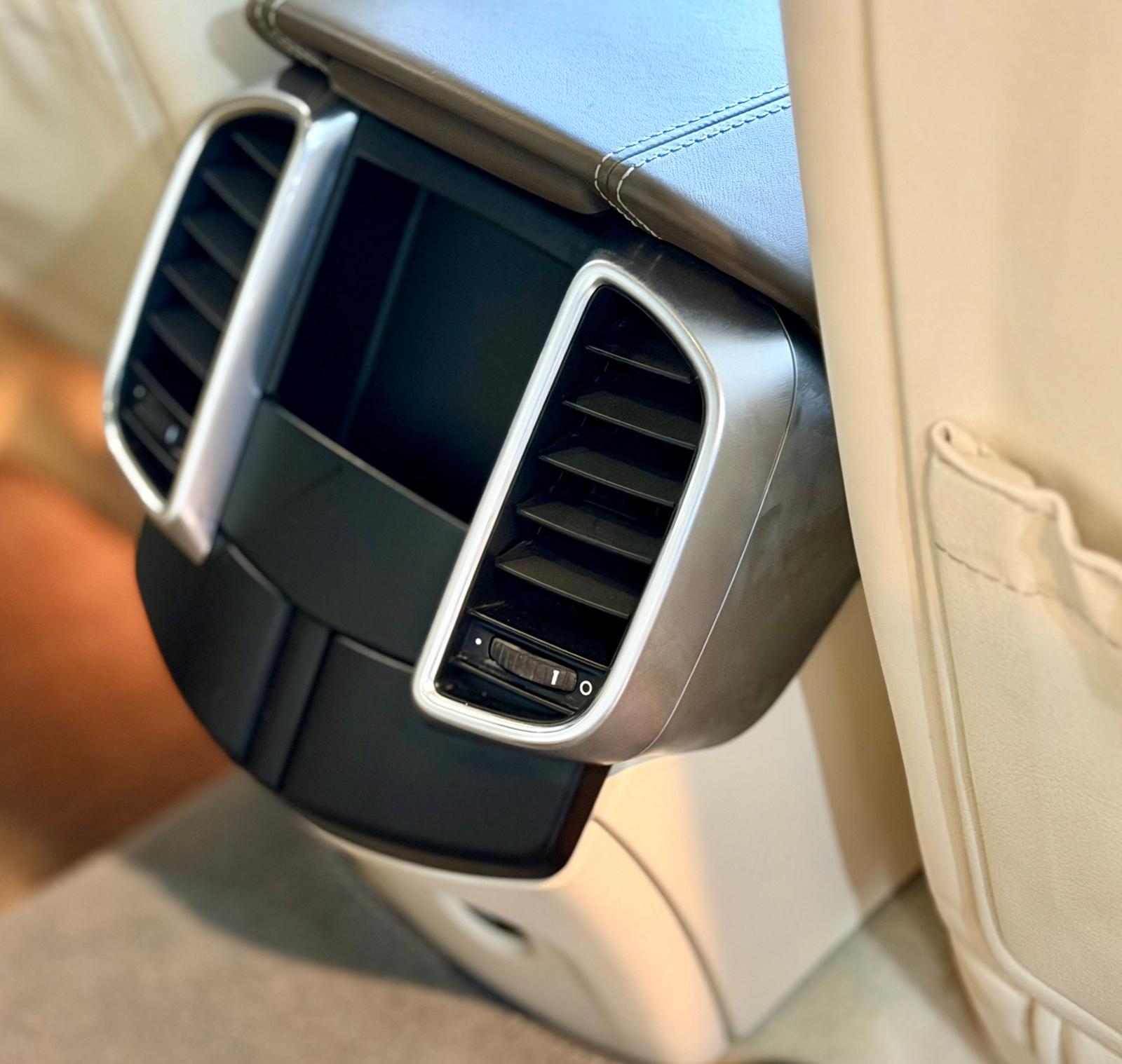 Porsche Cayenne GTS 2012